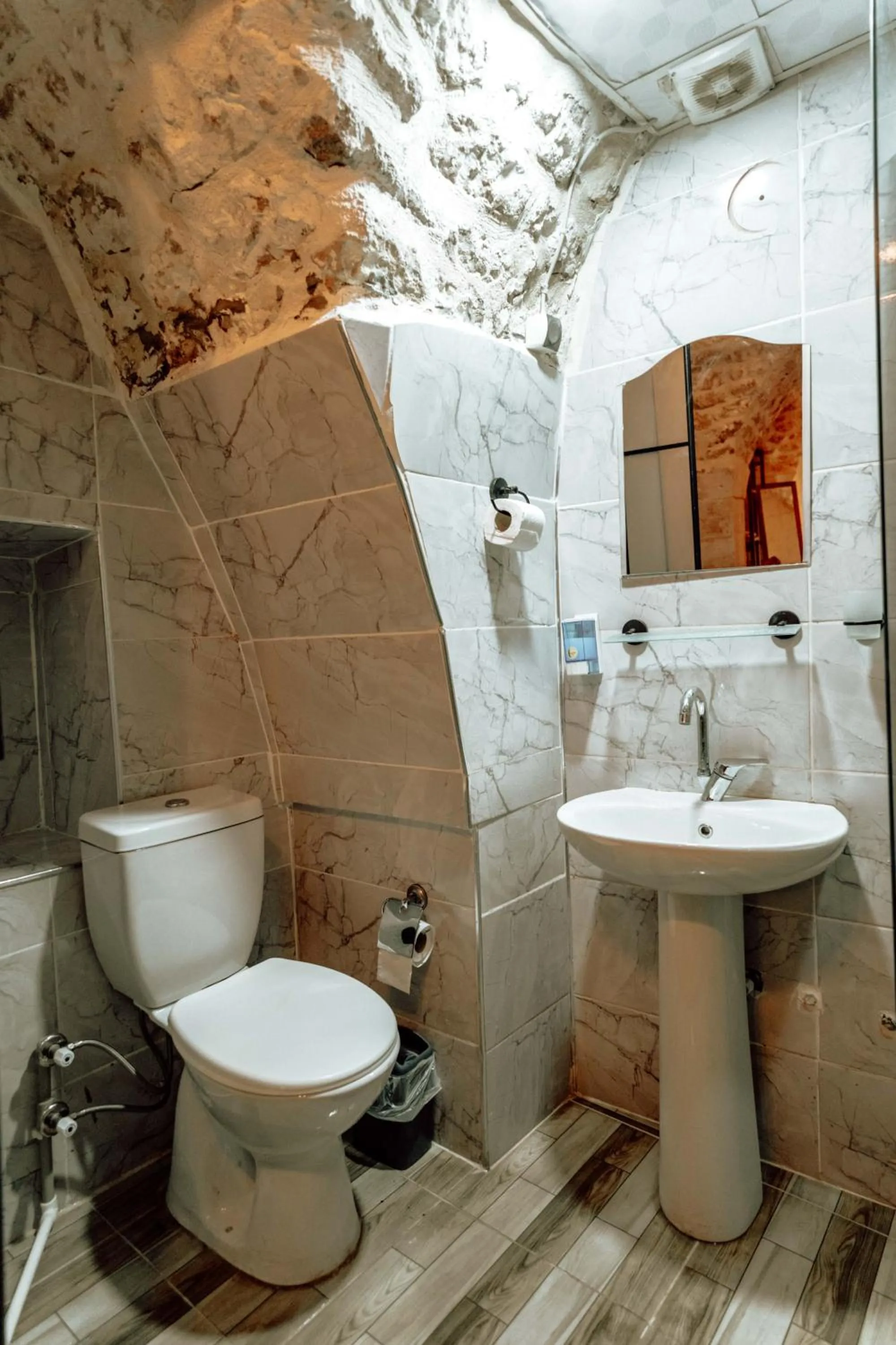 Bathroom in Sarmaşık Otel