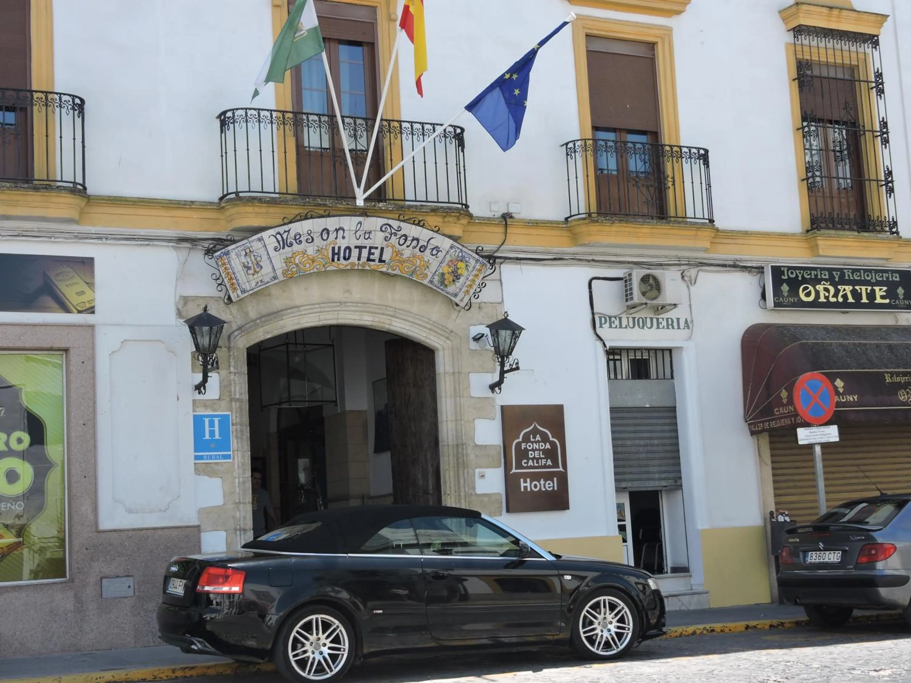 Facade/entrance in Hotel La Fonda del Califa