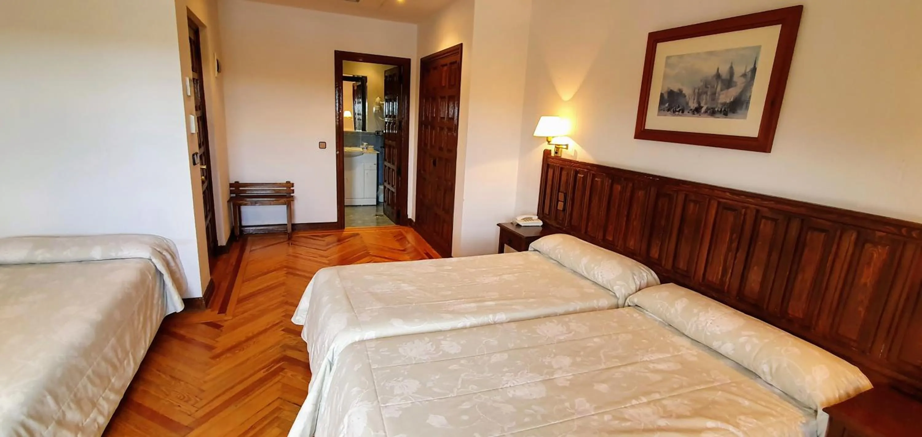 Bedroom, Bed in Mirasierra