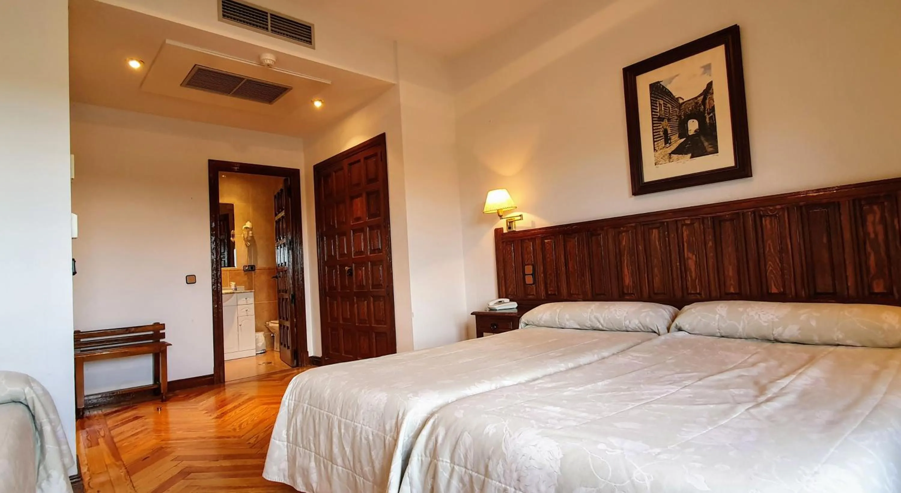 Bedroom, Bed in Mirasierra