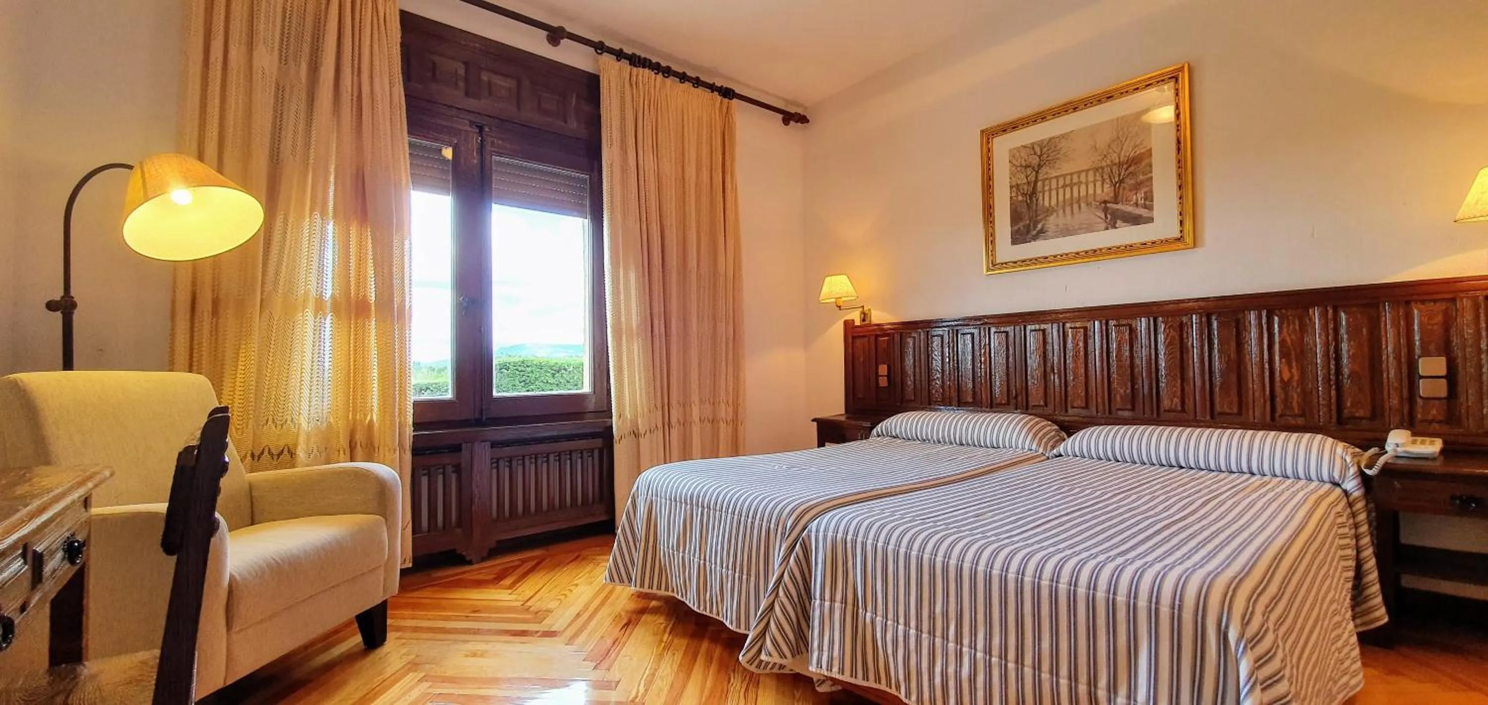 Bedroom, Bed in Mirasierra