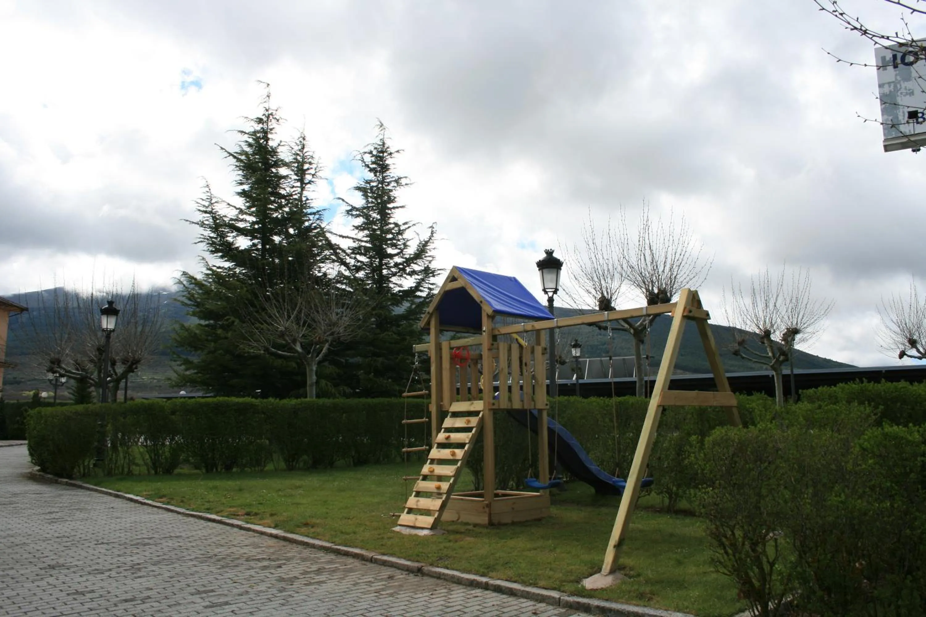 Children play ground in Mirasierra