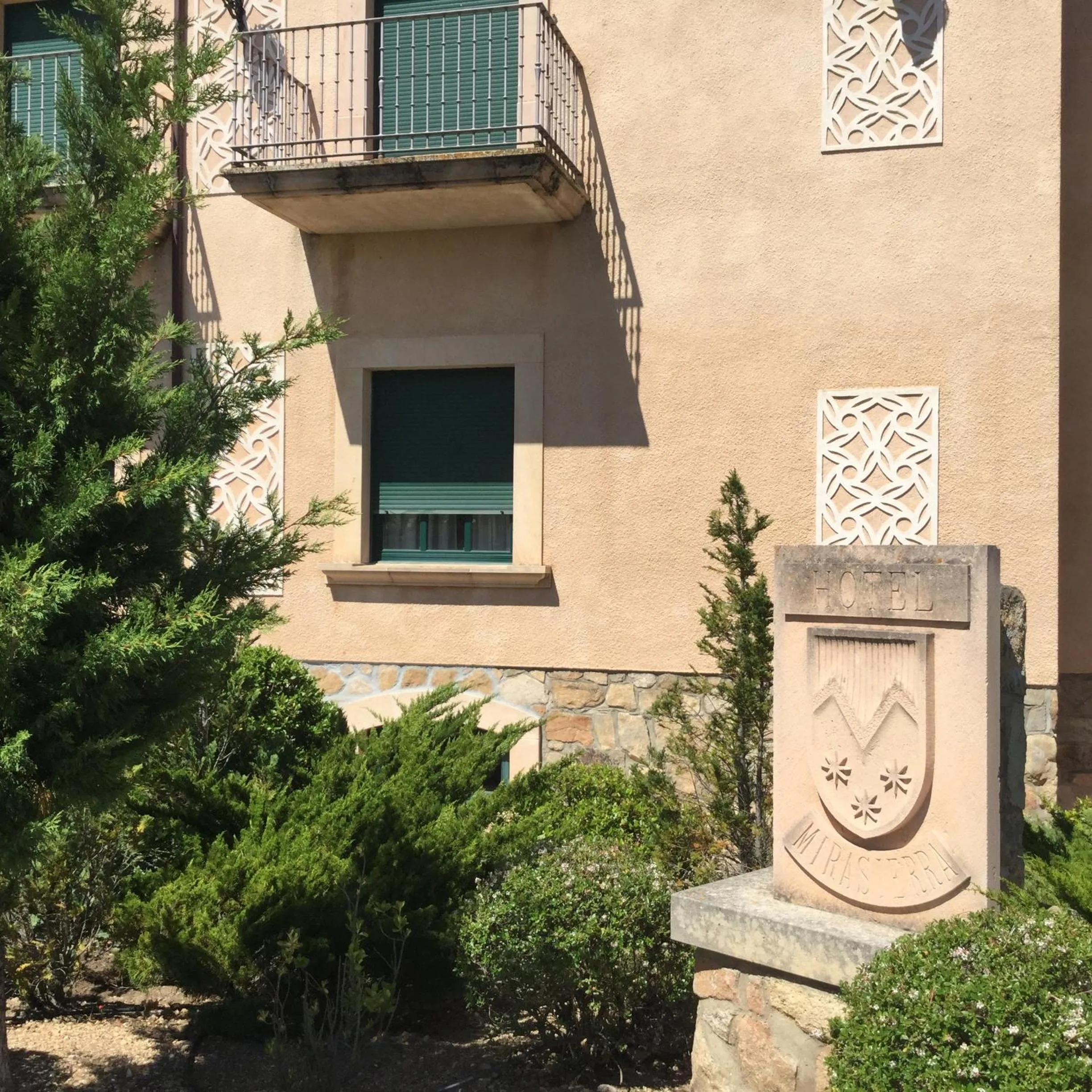 Facade/entrance in Mirasierra