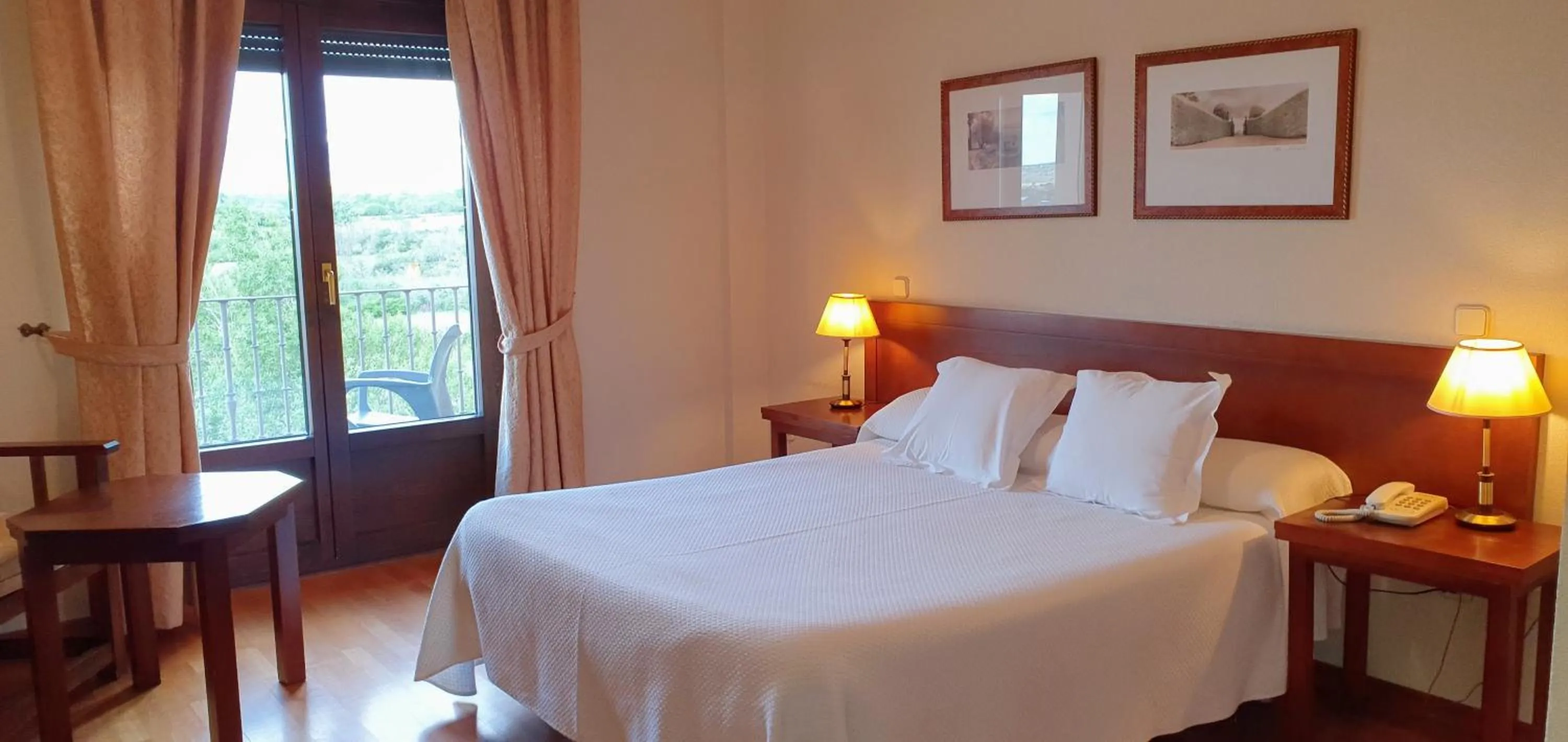 Bedroom, Bed in Mirasierra