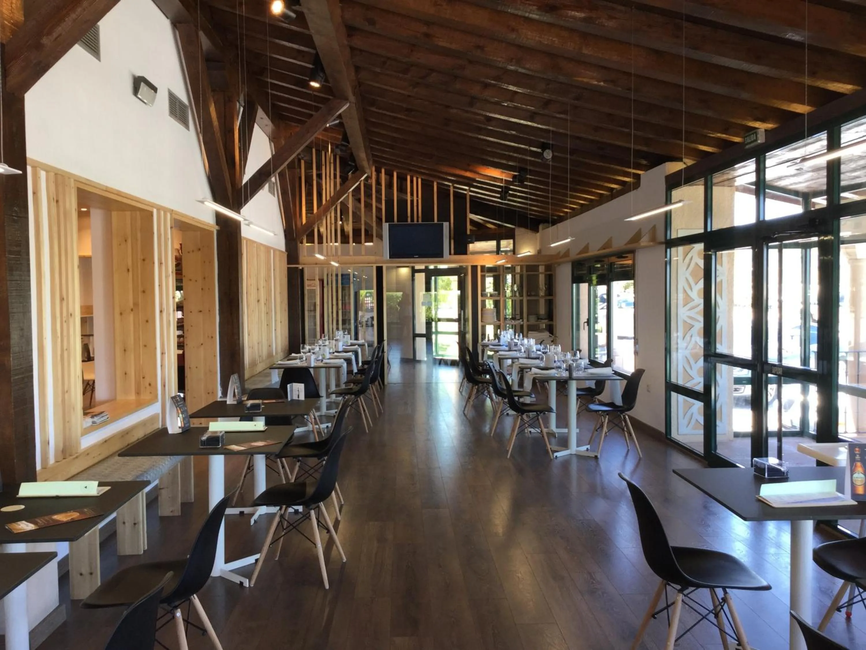 Lounge or bar in Mirasierra