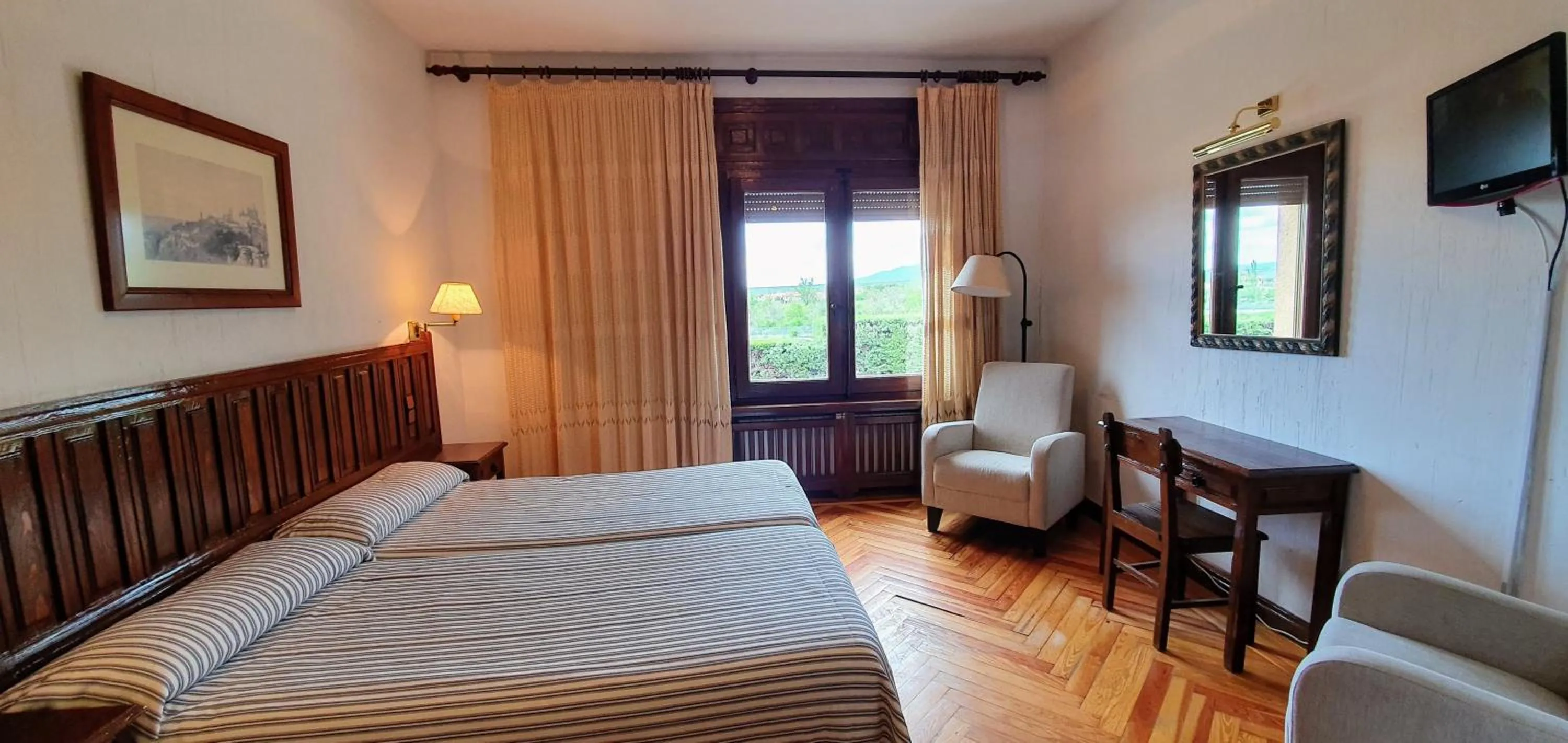 Bedroom, Bed in Mirasierra