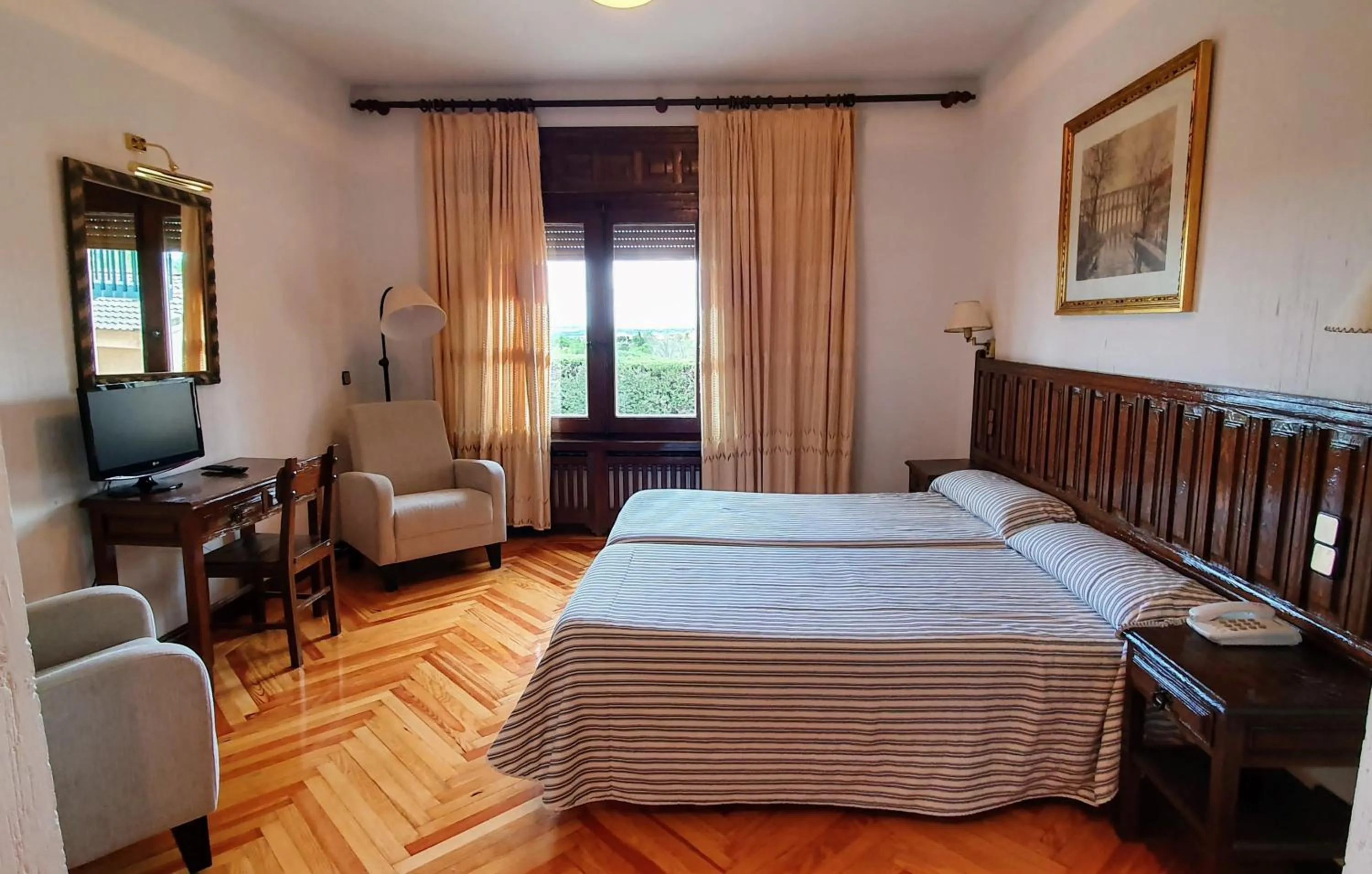 Bedroom, Bed in Mirasierra