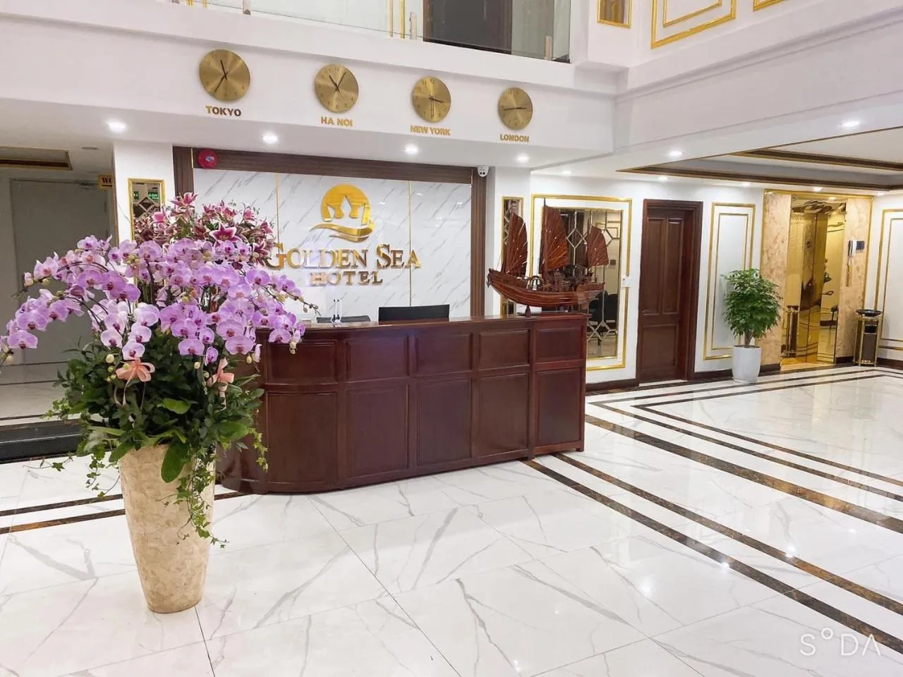 Lobby or reception in Golden Sea HaLong Hotel