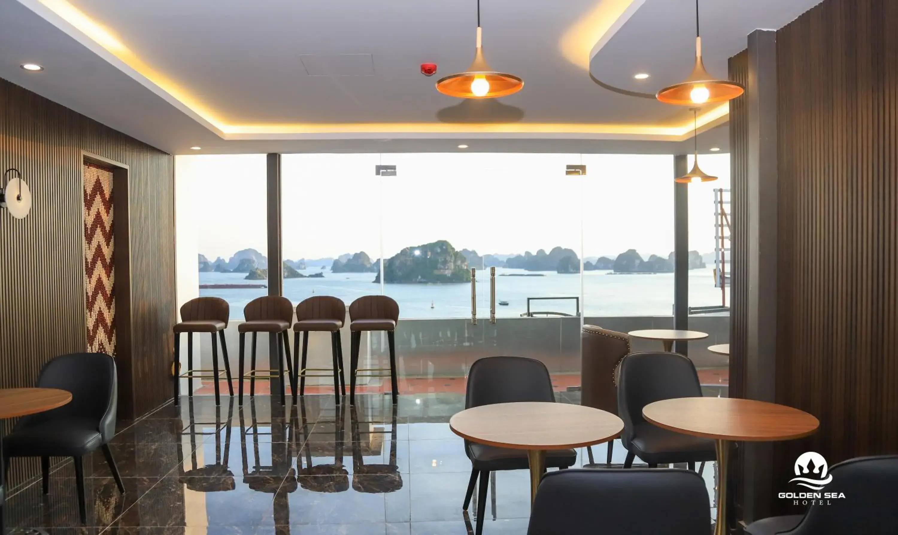 Lounge or bar in Golden Sea HaLong Hotel Lounge or bar in Golden Sea HaLong Hotel