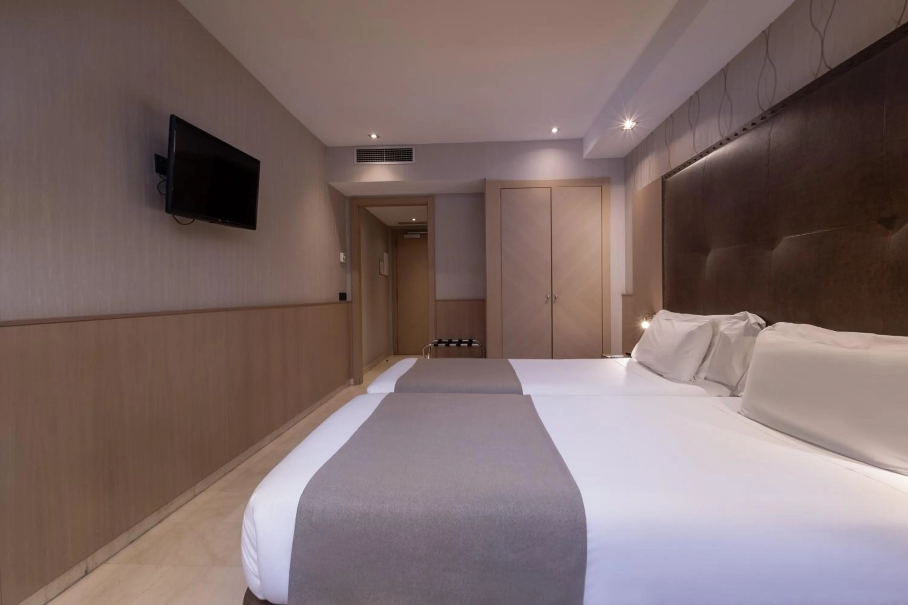 Bedroom, Bed in Gran Hotel Barcino