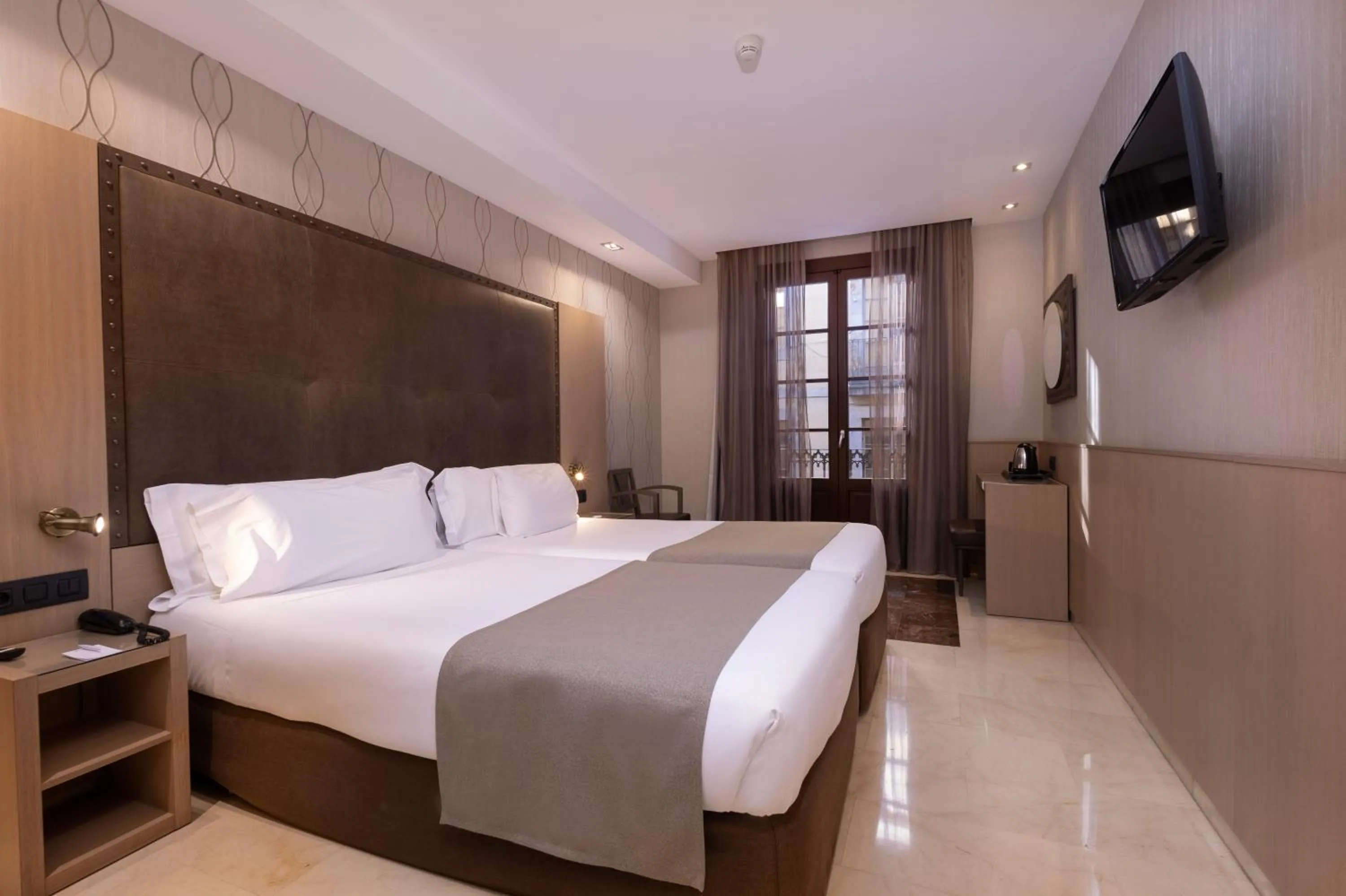 Bedroom, Bed in Gran Hotel Barcino