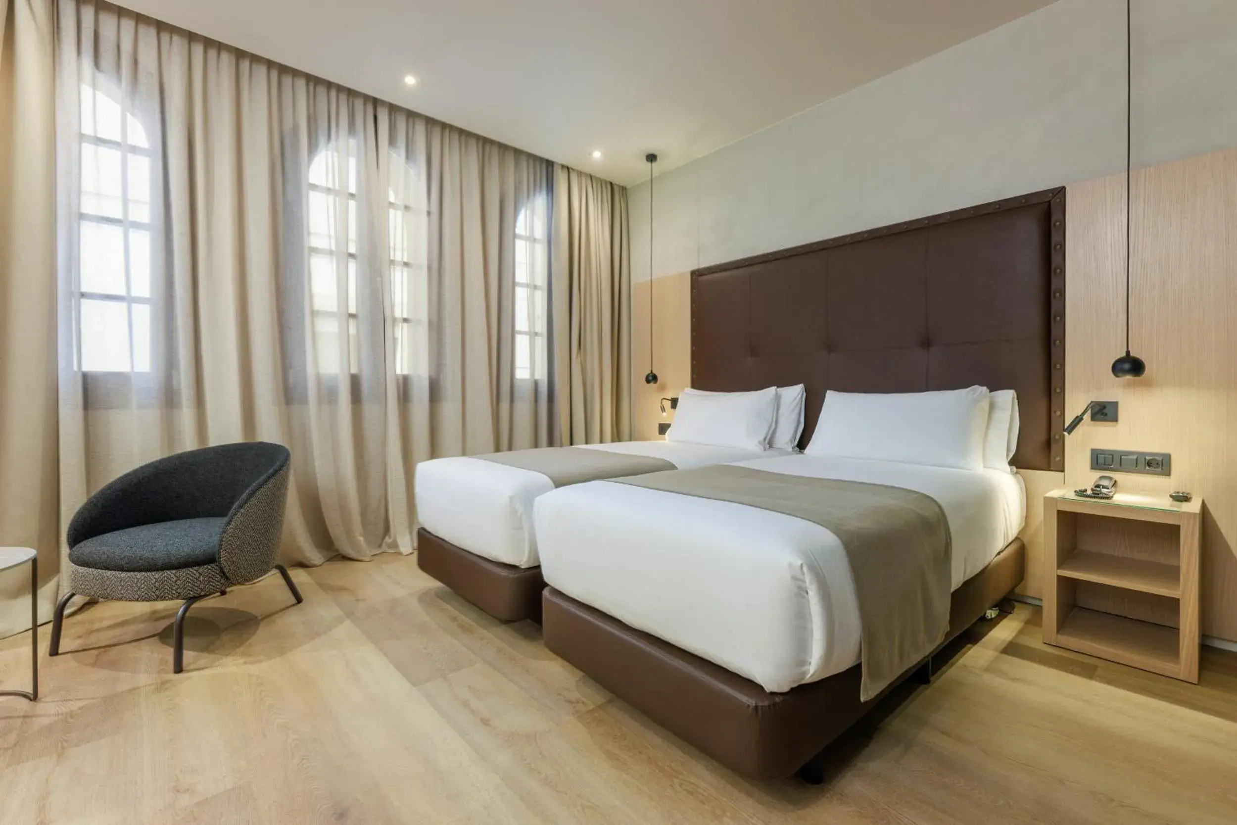 Bedroom, Bed in Gran Hotel Barcino 4 Estrellas SUPERIOR Bedroom, Bed in Gran Hotel Barcino 4 Estrellas SUPERIOR