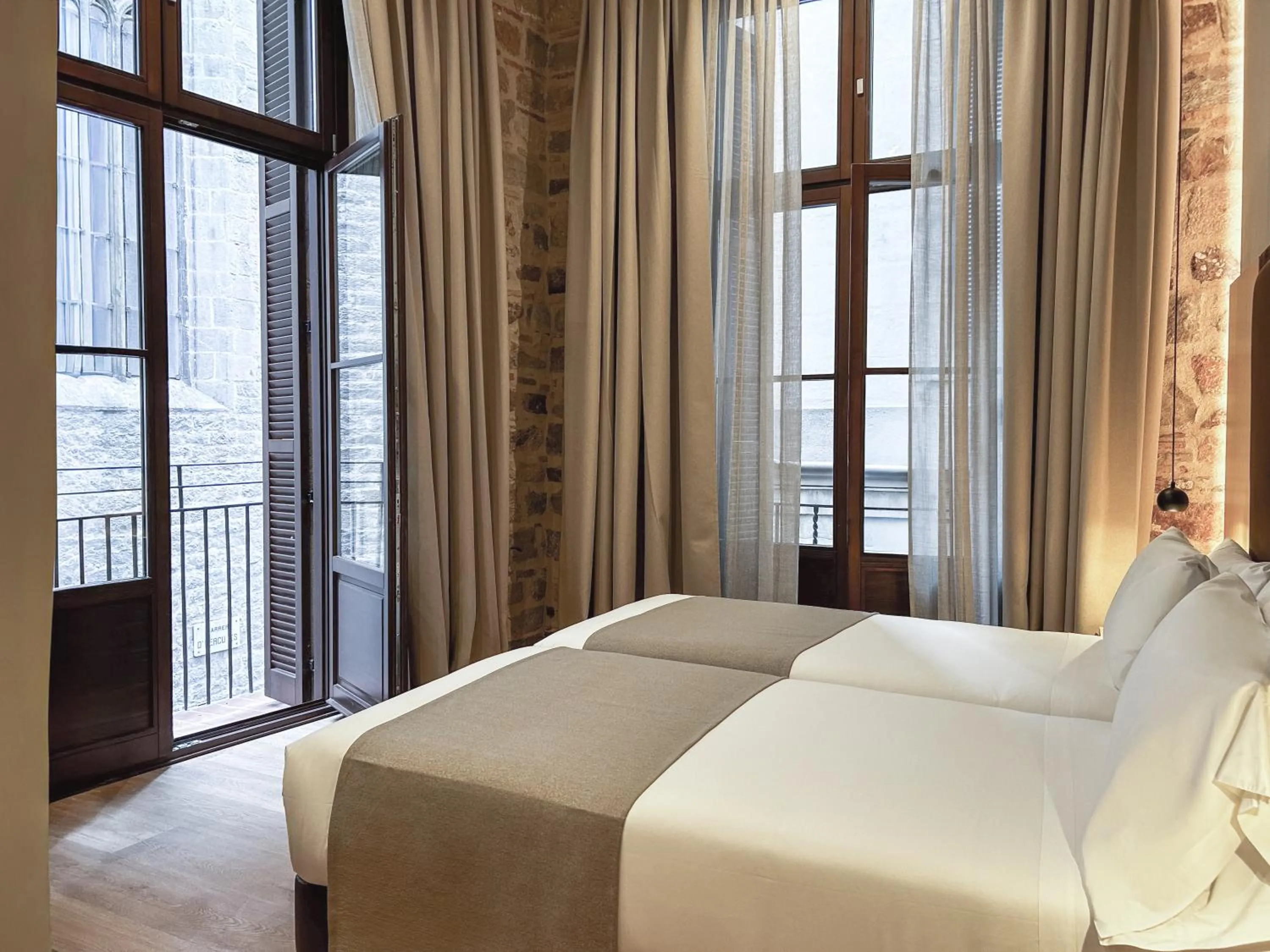 Bedroom, Bed in Gran Hotel Barcino