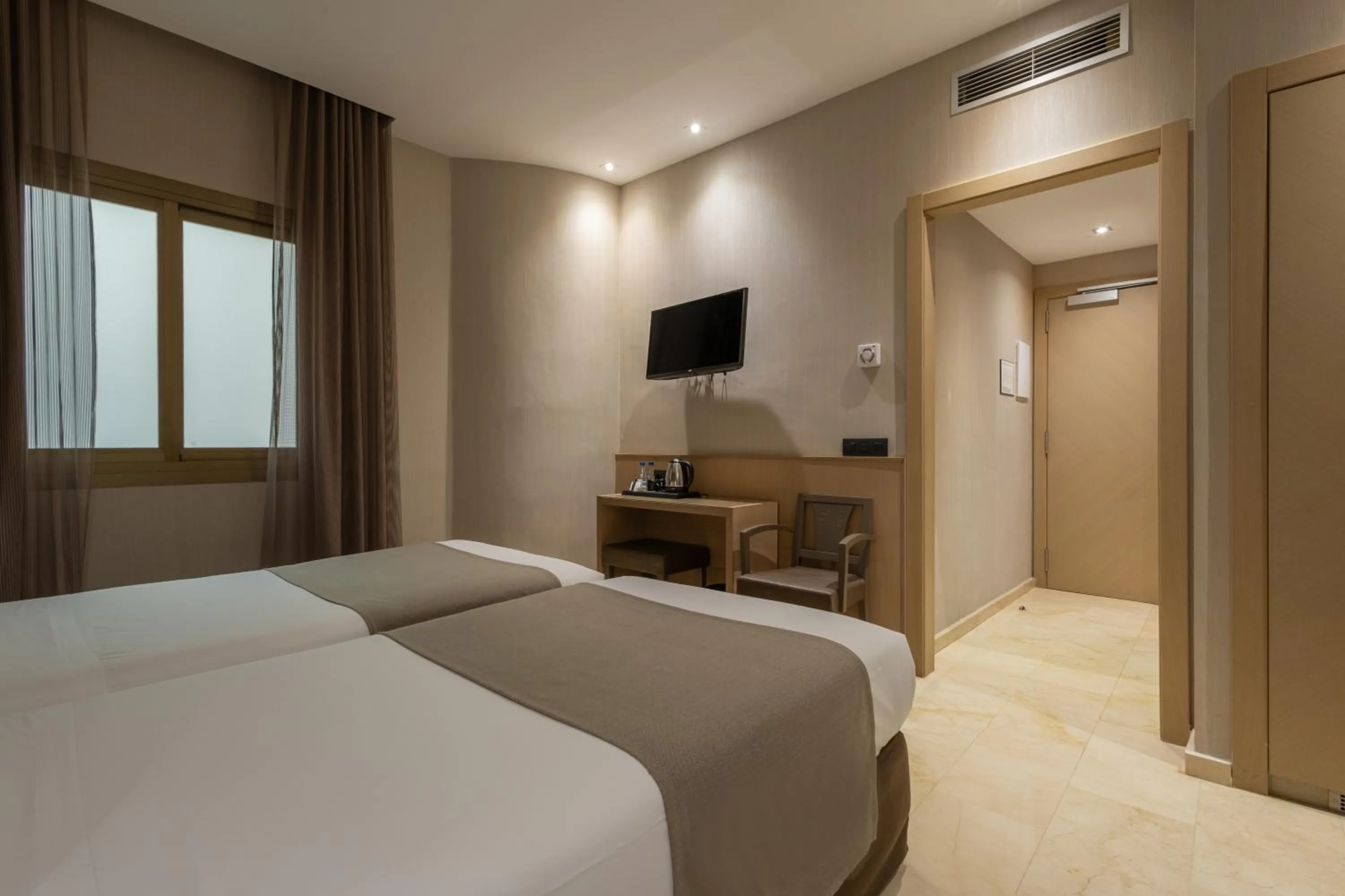 Bedroom, Bed in Gran Hotel Barcino