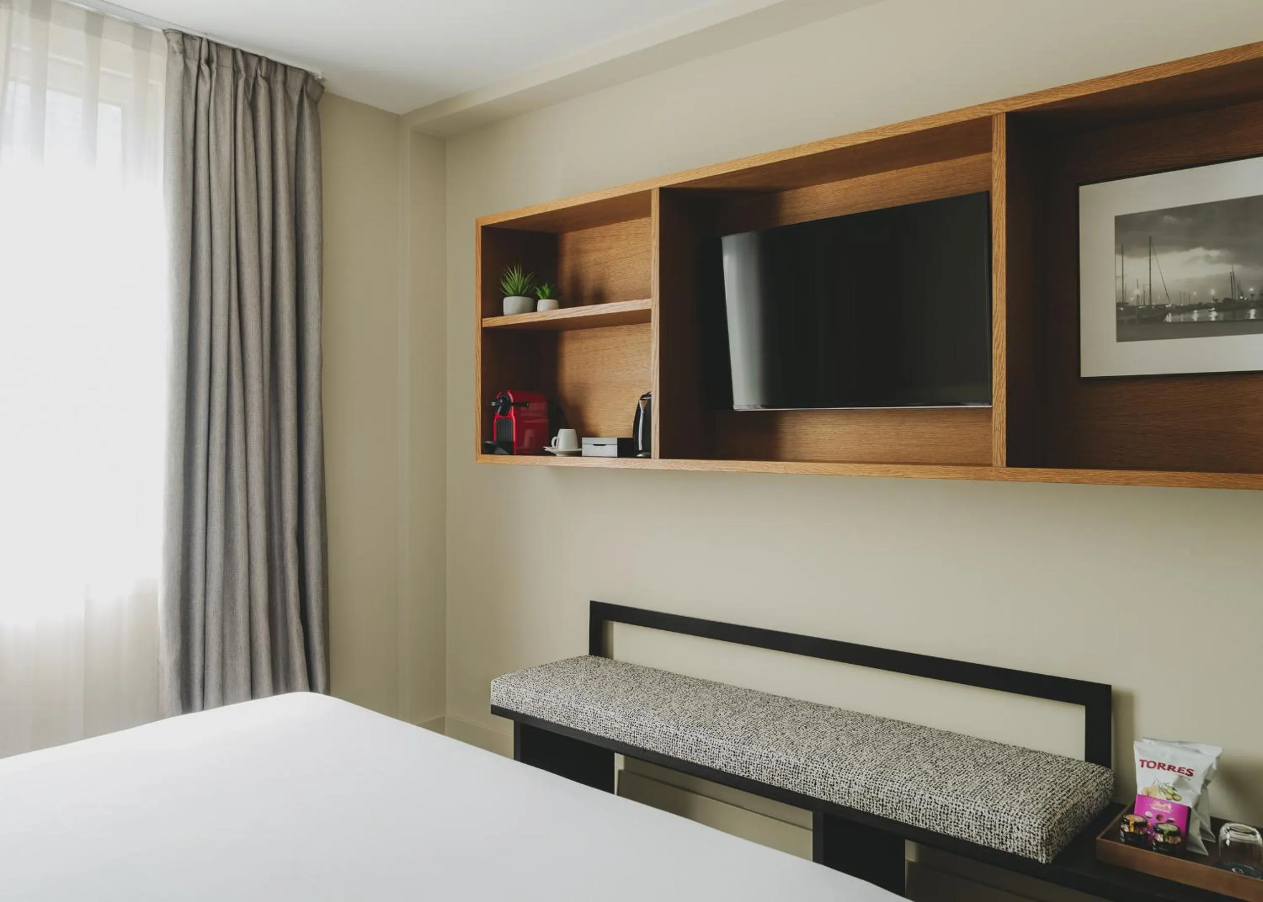 Decorative detail, Bed in Gallery Hotel 4 Sup