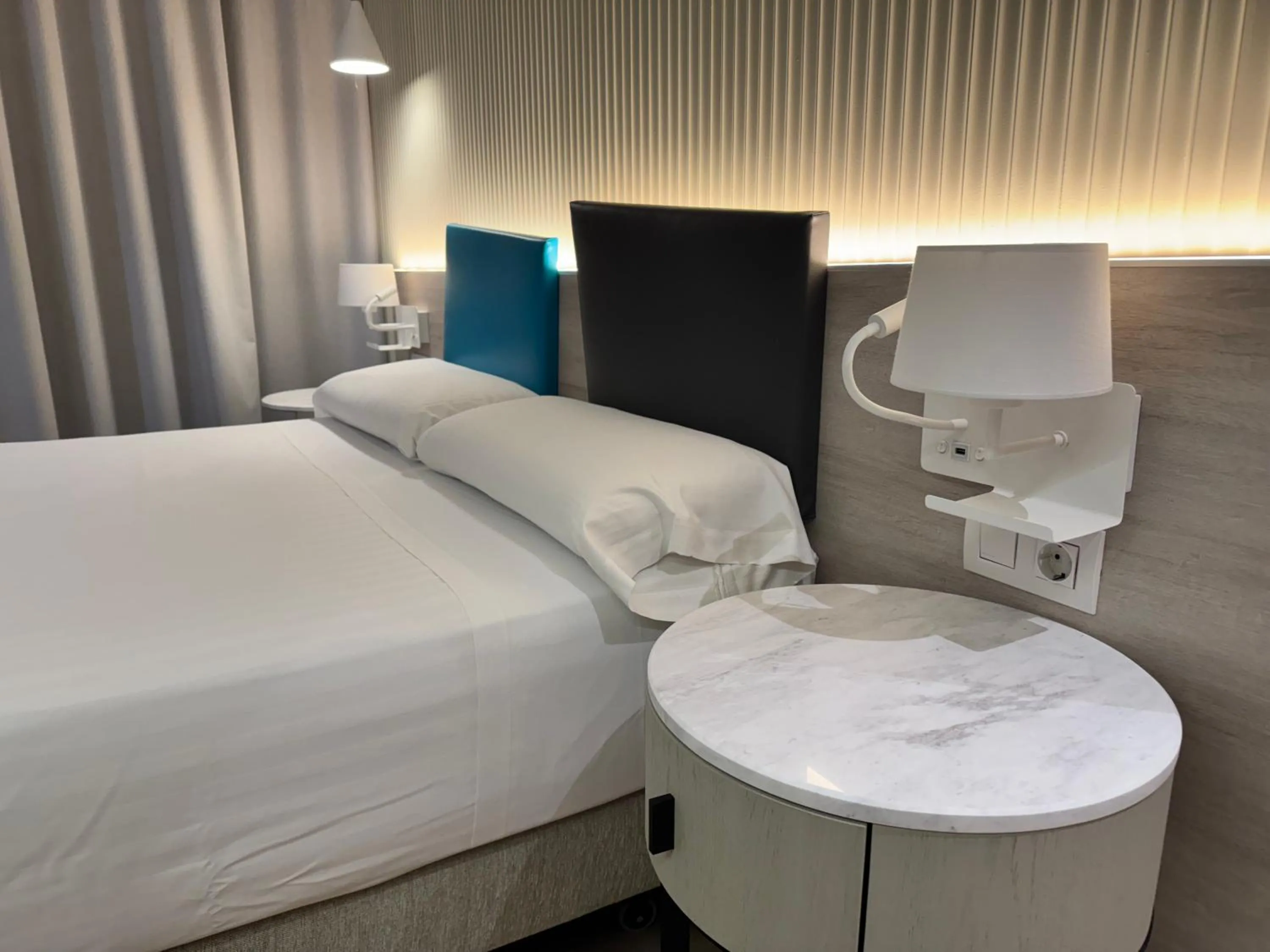 Bedroom, Bed in Hotel Mediterraneo Valencia