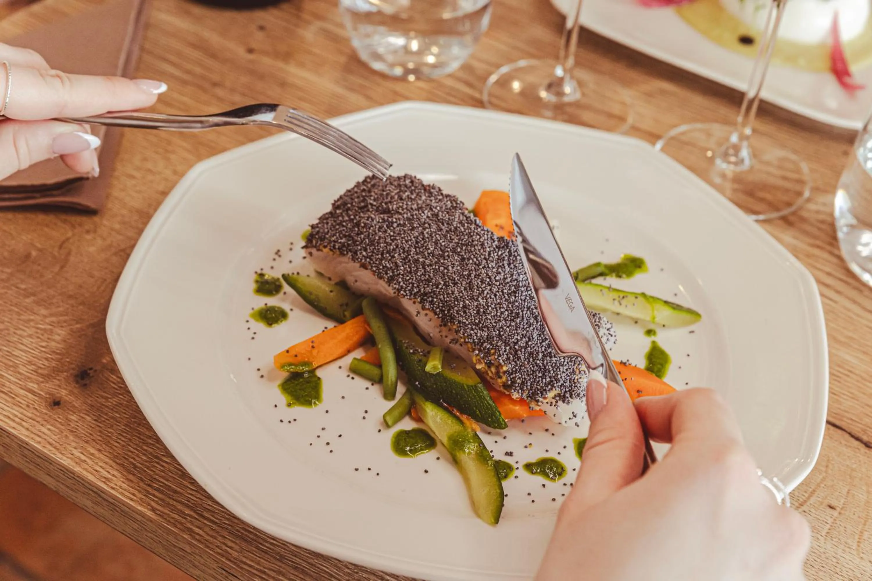 Restaurant/places to eat in CÔTE GARONNE le BALCON DES DAMES -hôtel et restaurant- Tonneins Fauillet Marmande - vue panoramique bord de Garonne chambres climatisées