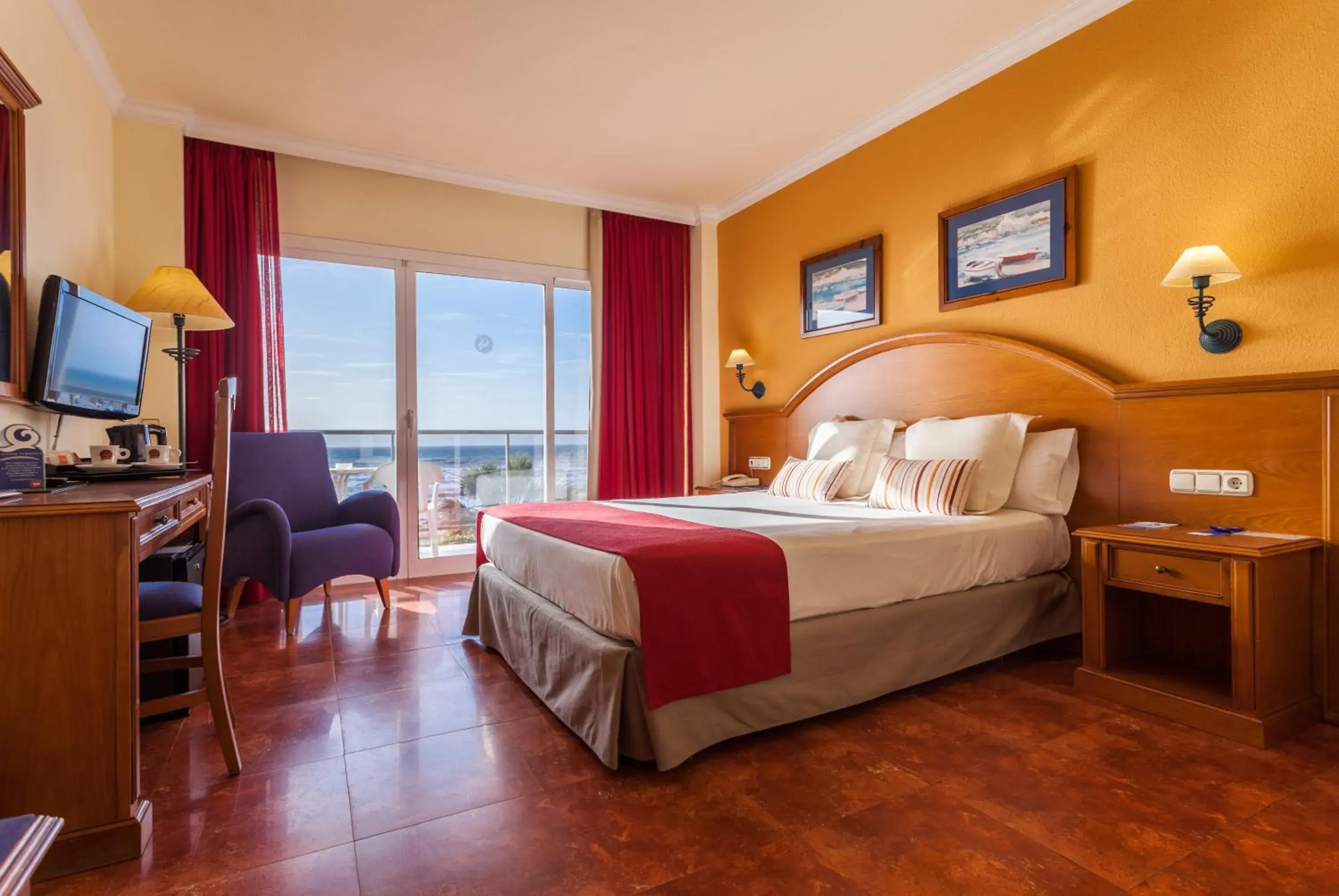 Double or Twin Room with Sea View in Hotel Isabel Double or Twin Room with Sea View in Hotel Isabel