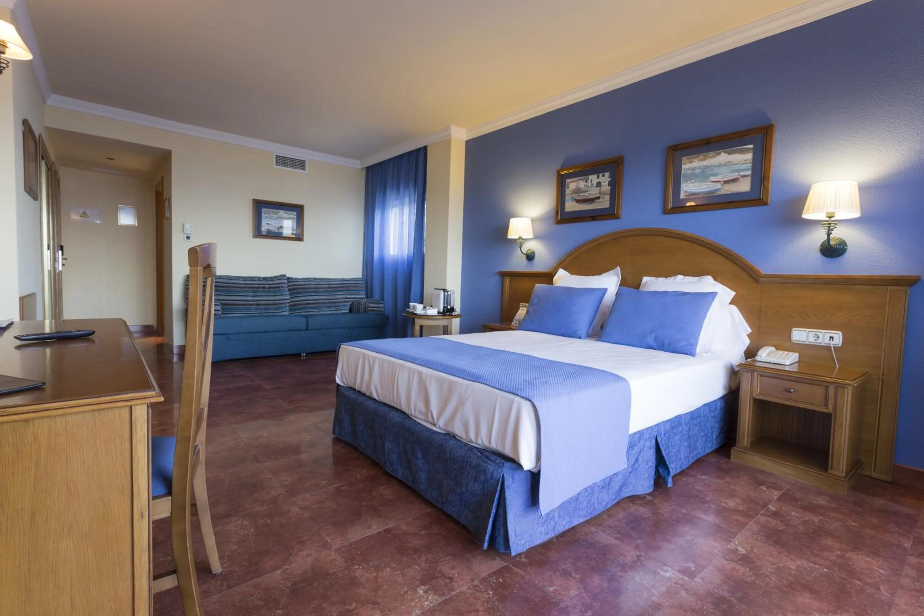 Photo of the whole room, Bed in Hotel Isabel