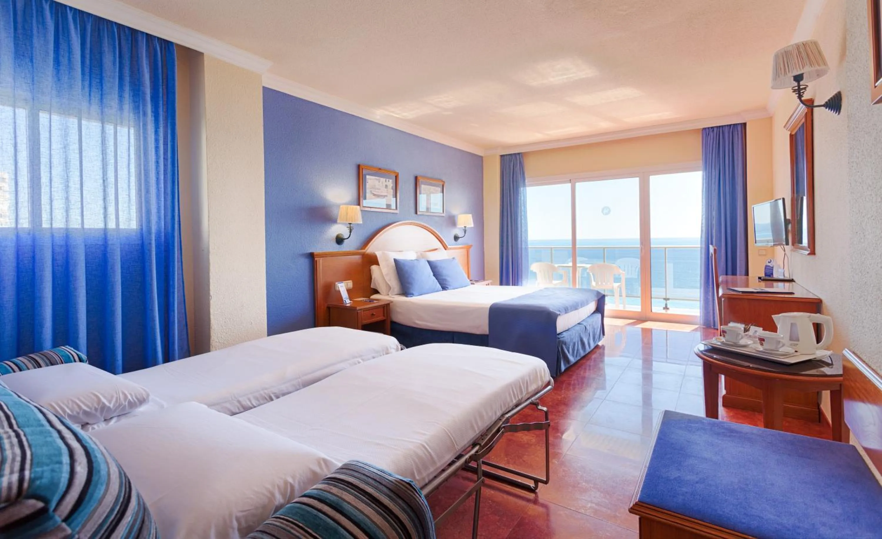 Photo of the whole room, Bed in Hotel Isabel