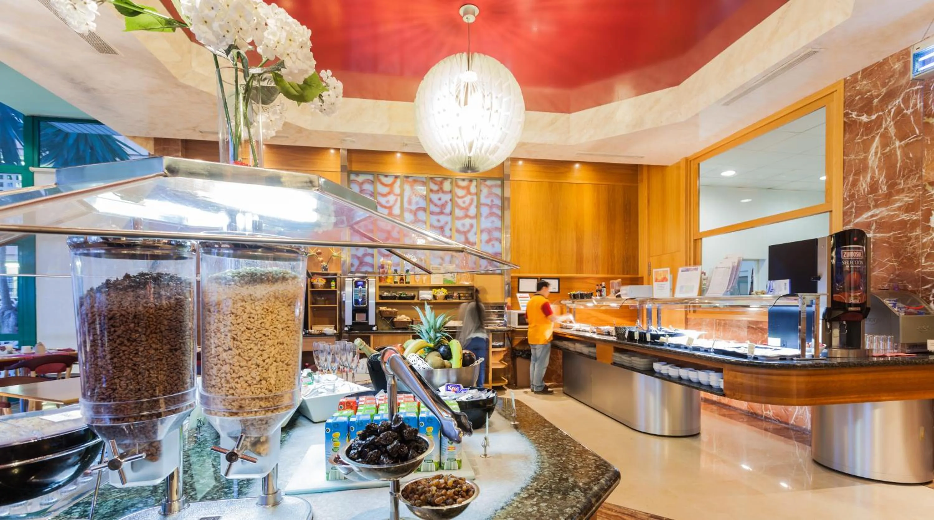 Restaurant/places to eat in Hotel Isabel