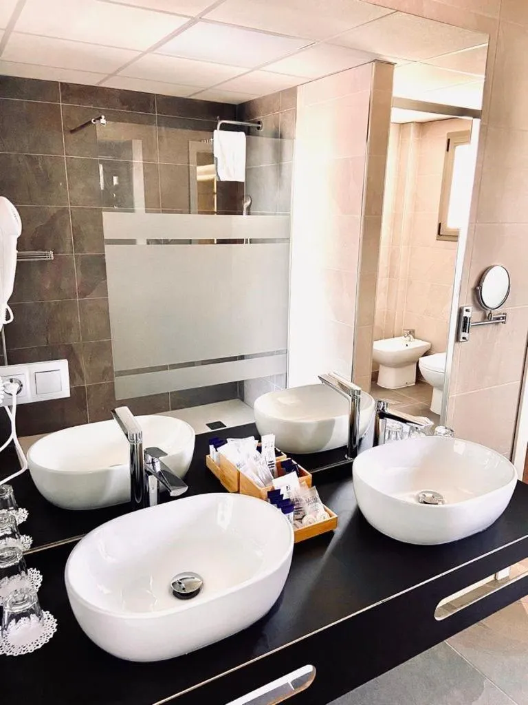 Bathroom in Hotel Isabel