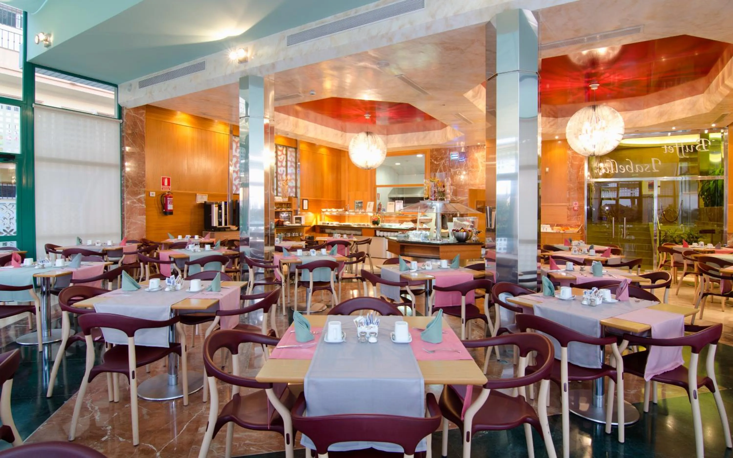 Restaurant/places to eat in Hotel Isabel