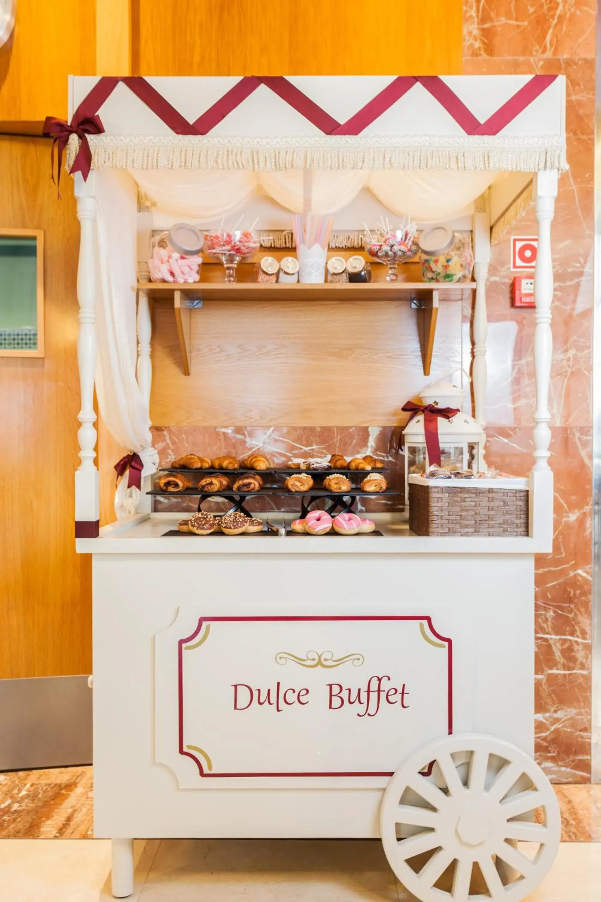 Restaurant/places to eat in Hotel Isabel Restaurant/places to eat in Hotel Isabel