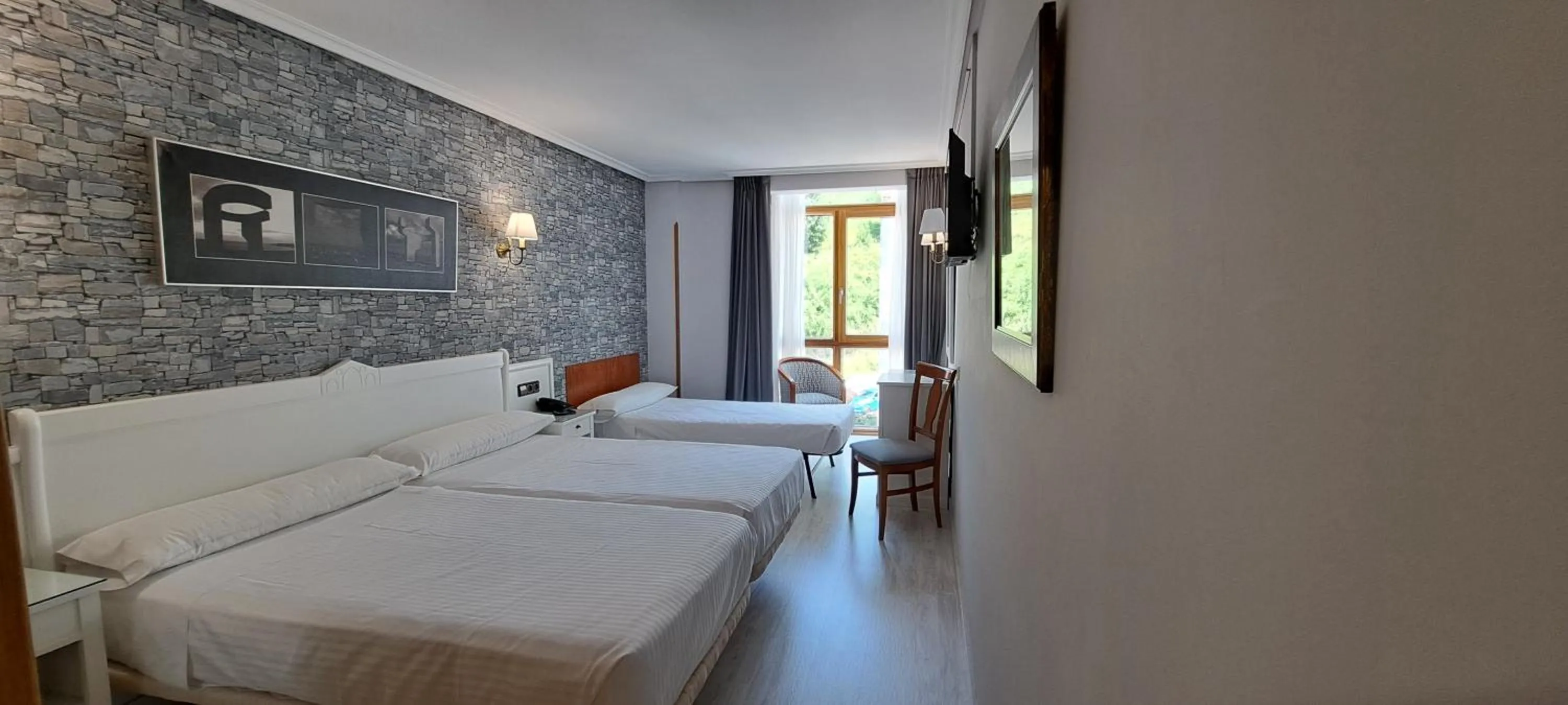 Bed in Hotel Ciudad Cangas de Onis