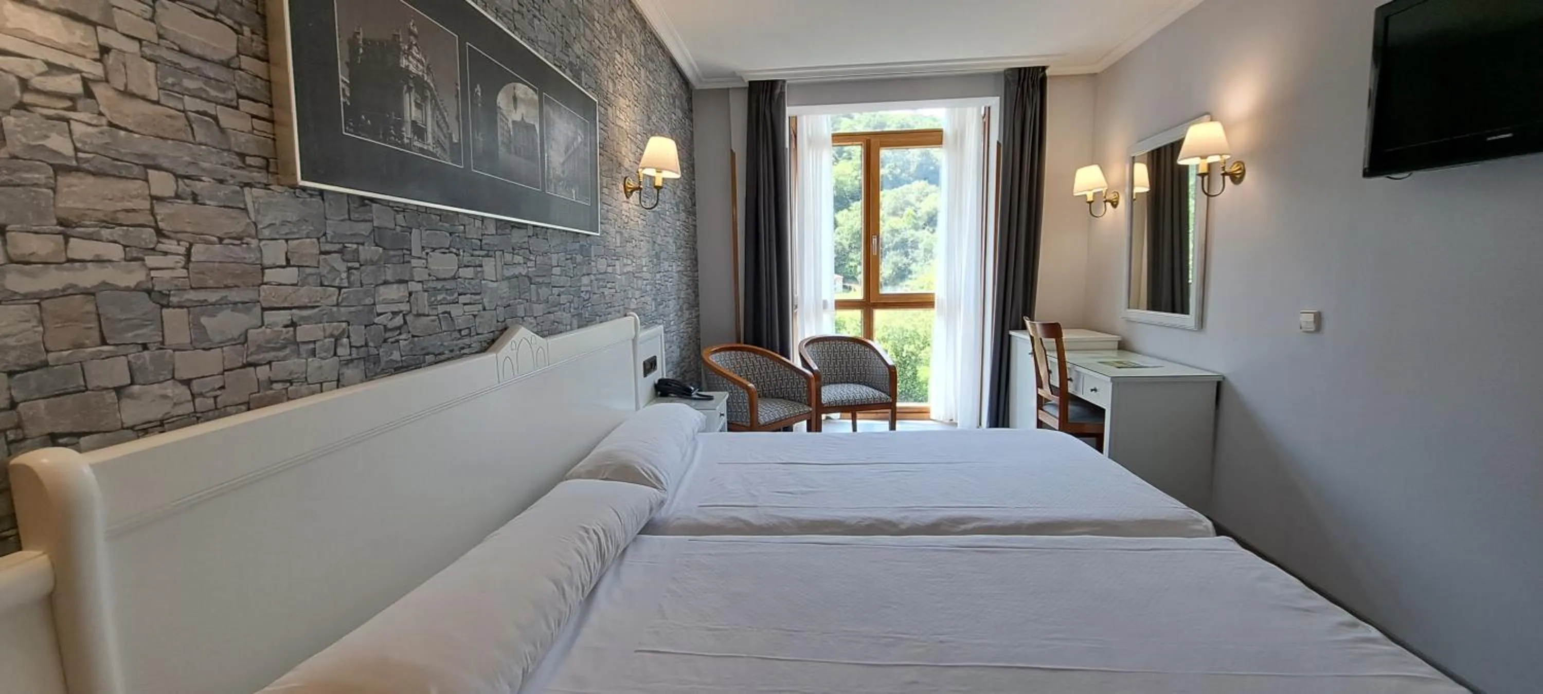 Bed in Hotel Ciudad Cangas de Onis