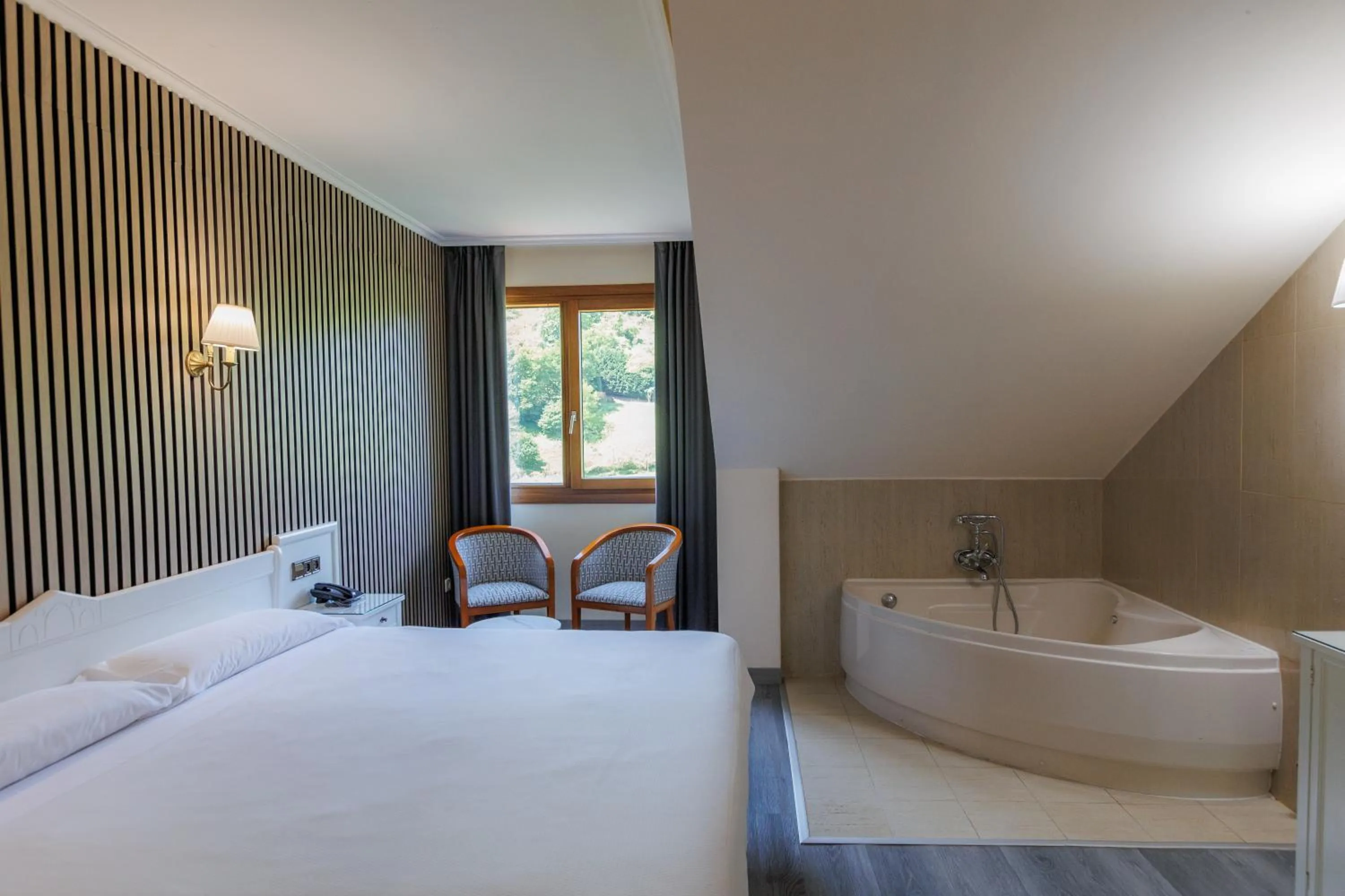 Bed in Hotel Ciudad Cangas de Onis