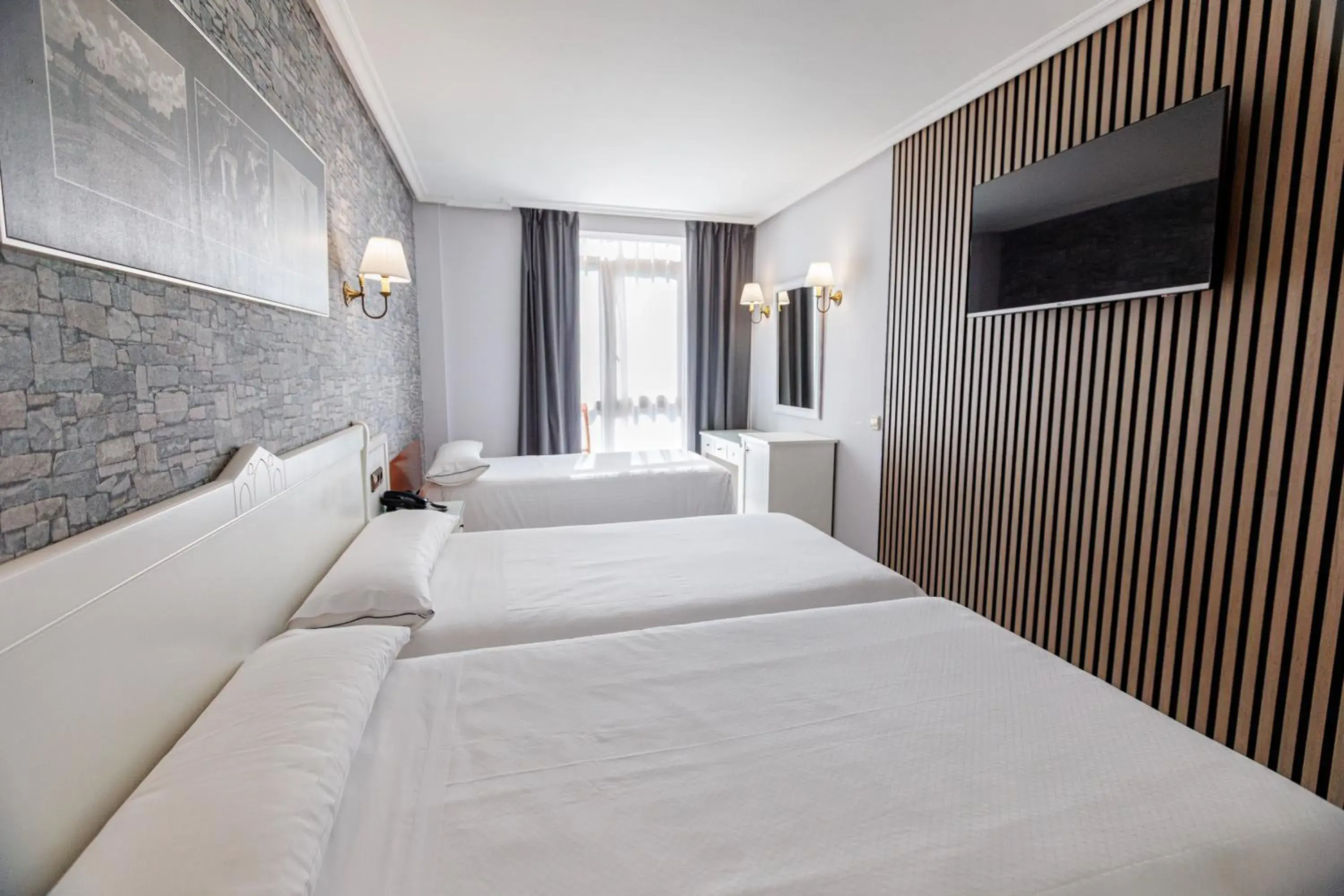 Double Room with Extra Bed in Hotel Ciudad Cangas de Onis Double Room with Extra Bed in Hotel Ciudad Cangas de Onis