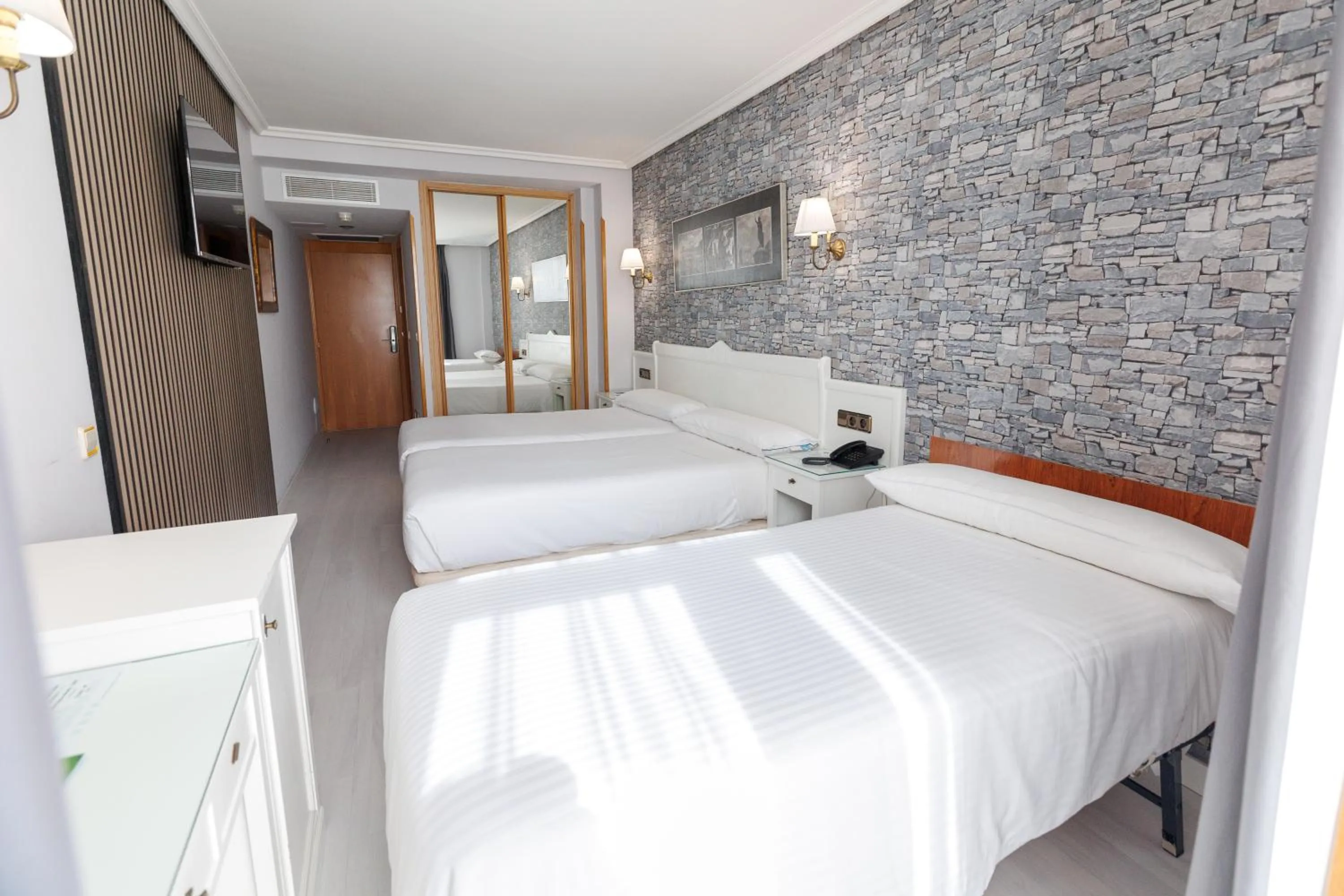 Bed in Hotel Ciudad Cangas de Onis