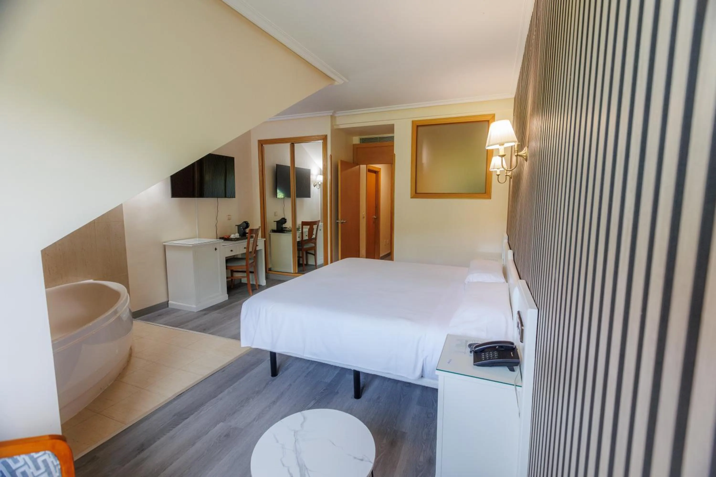 Bed in Hotel Ciudad Cangas de Onis