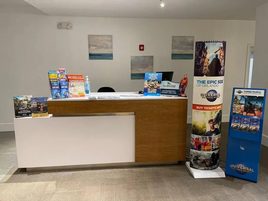 Newly Room in cozy hotel with Super location to the Parks