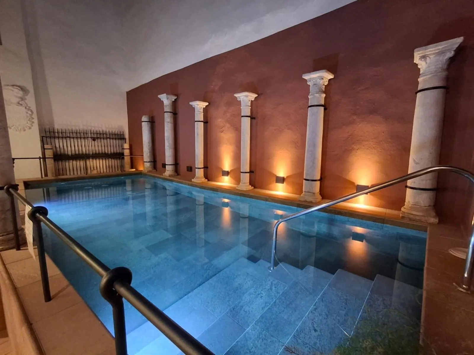 Swimming pool in Hotel Murillo Reinoso