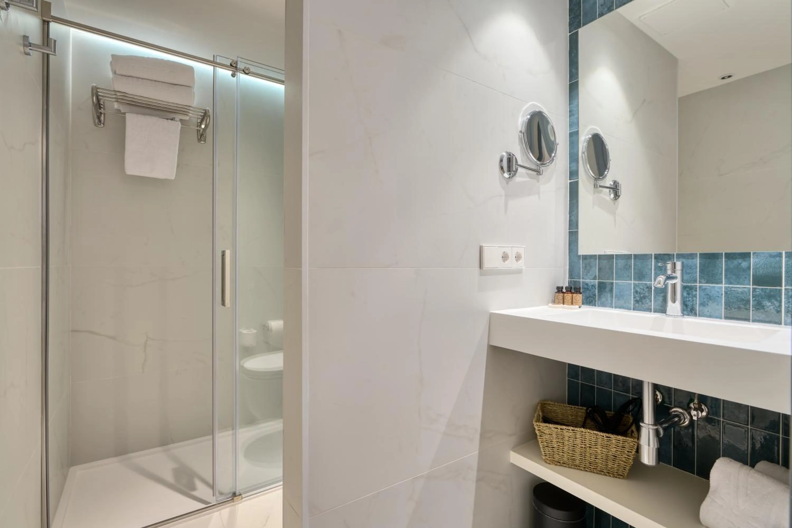 Shower in Hotel Murillo Reinoso