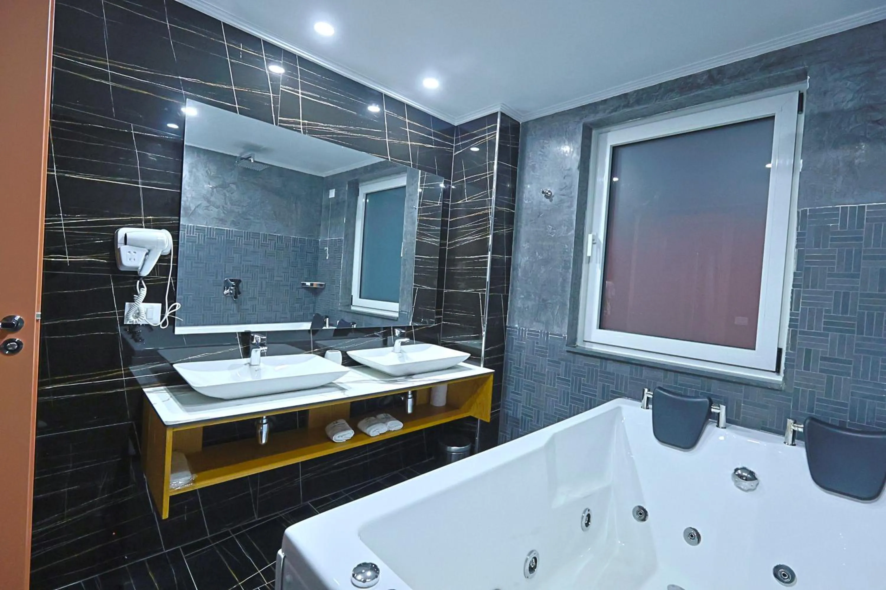 Hot Tub in Martiness Hotel Durres