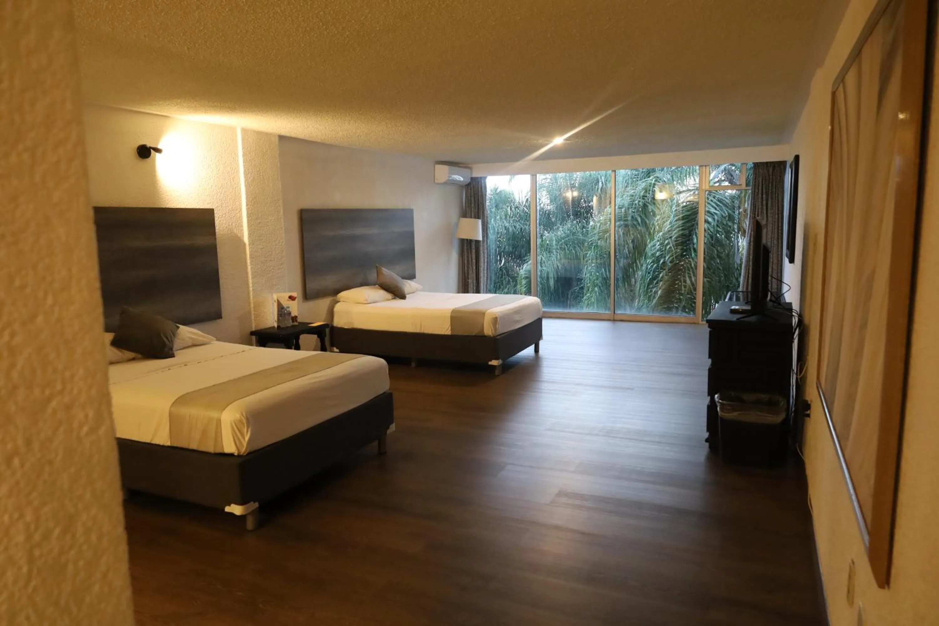 Photo of the whole room, Bed in Hotel Grand Vista Cuernavaca