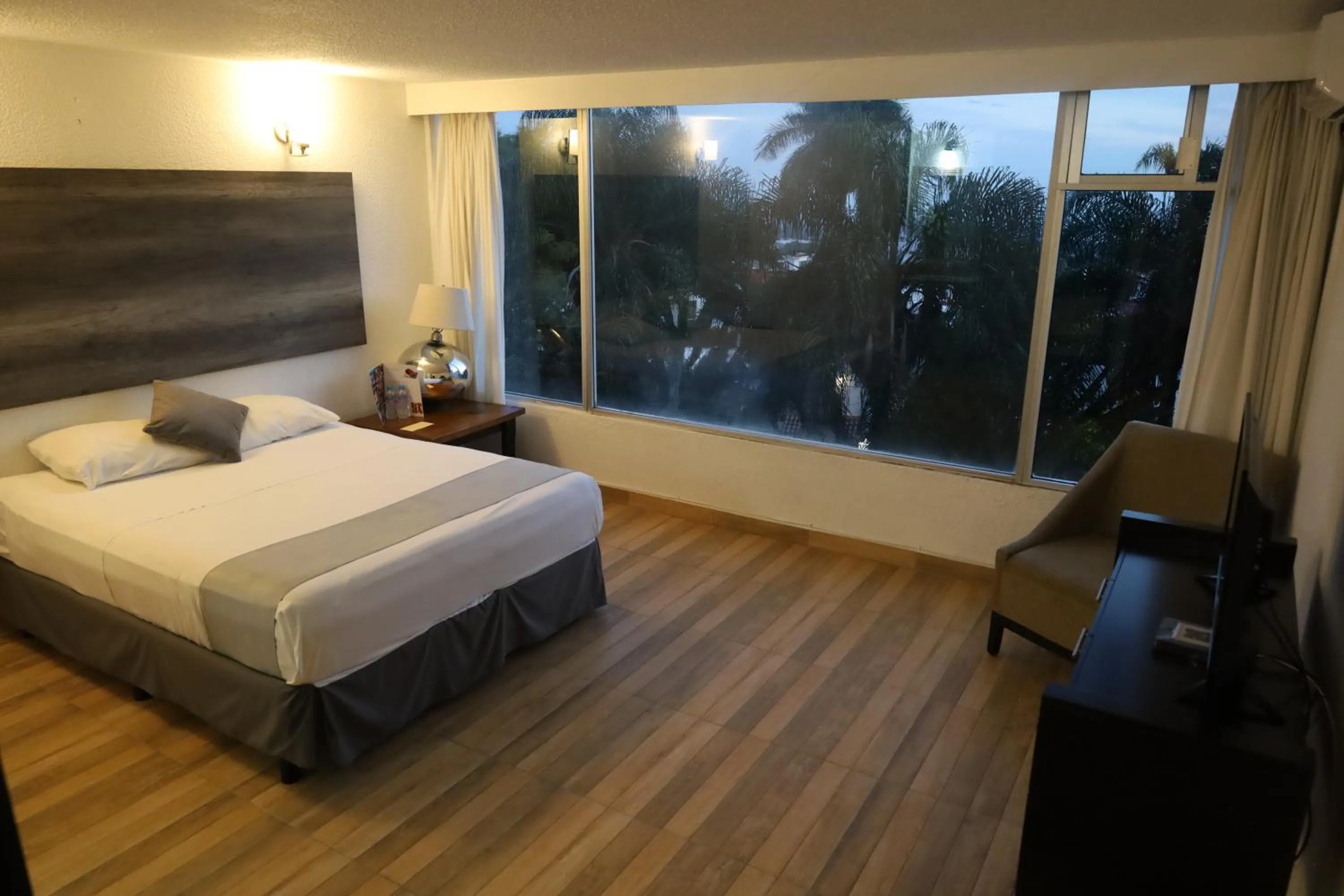 Bed in Hotel Grand Vista Cuernavaca