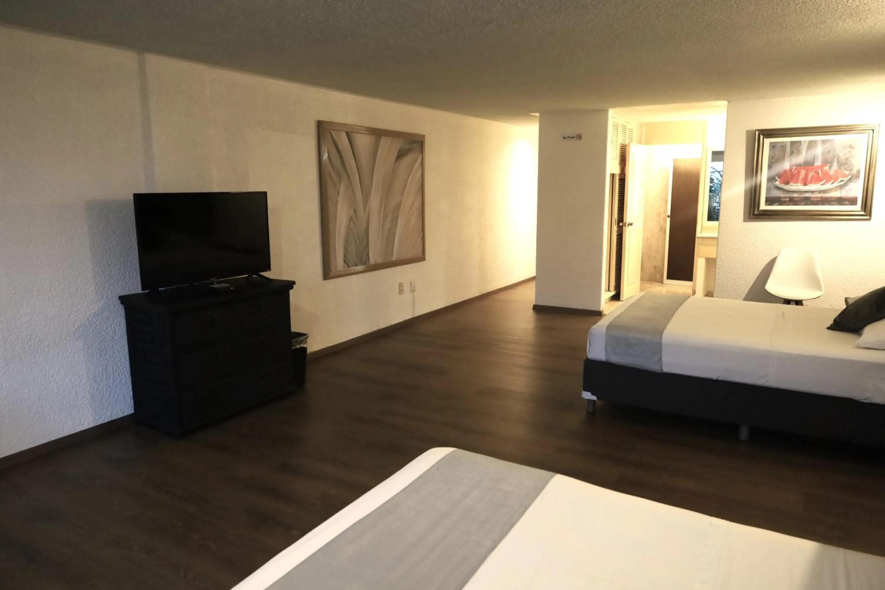 Photo of the whole room, Bed in Hotel Grand Vista Cuernavaca