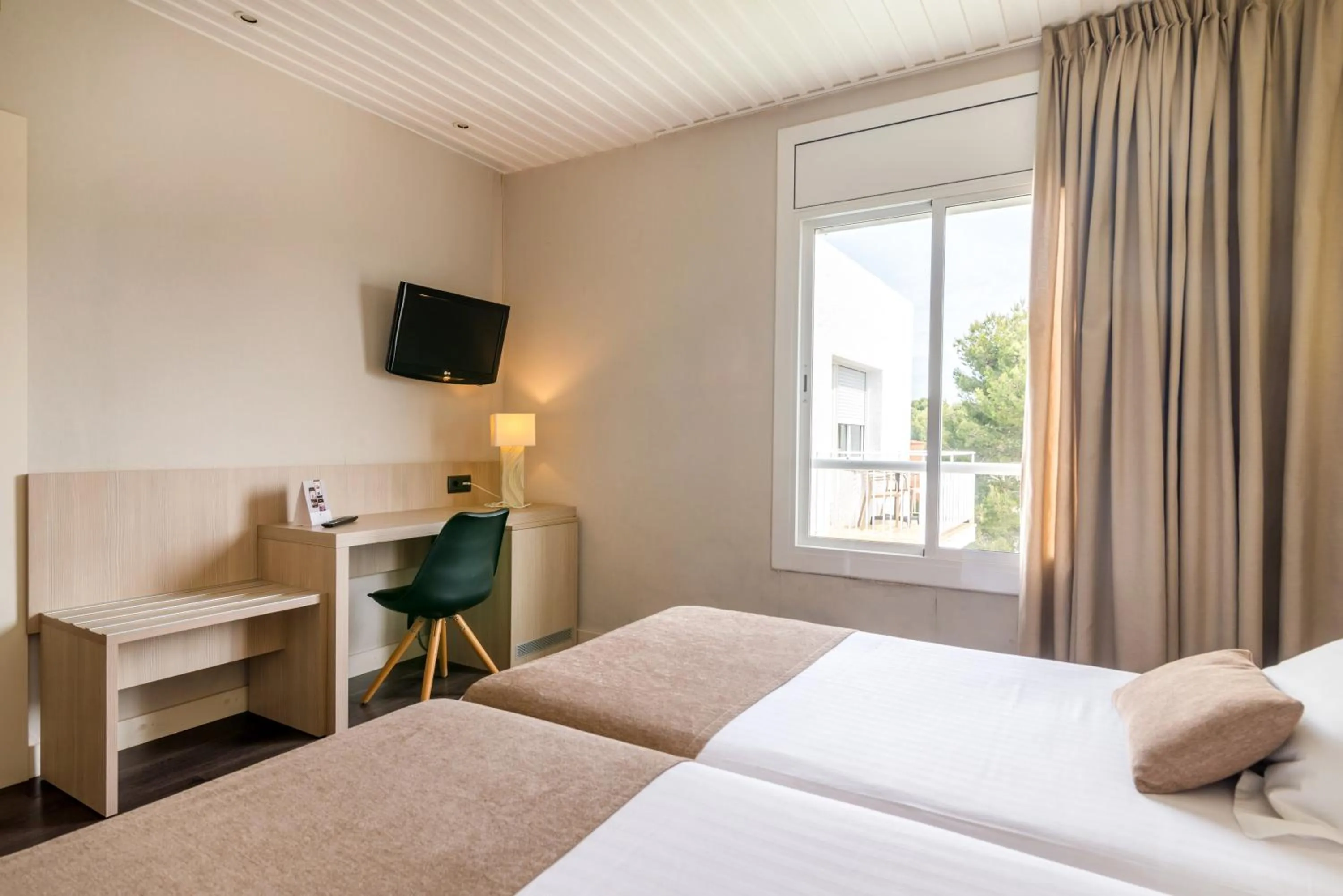 TV and multimedia, Bed in Hotel Alga