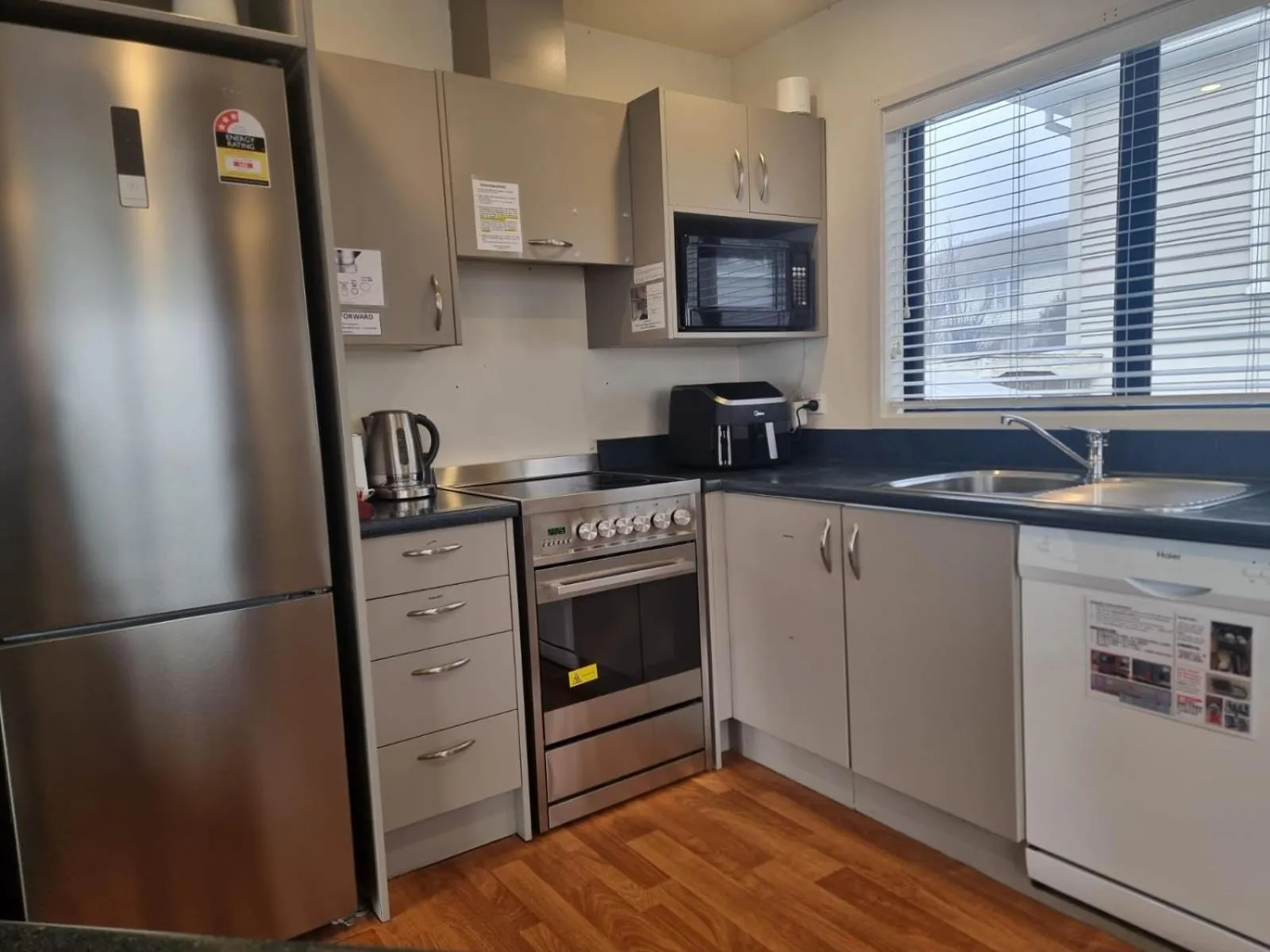 dishwasher in Twin Stars