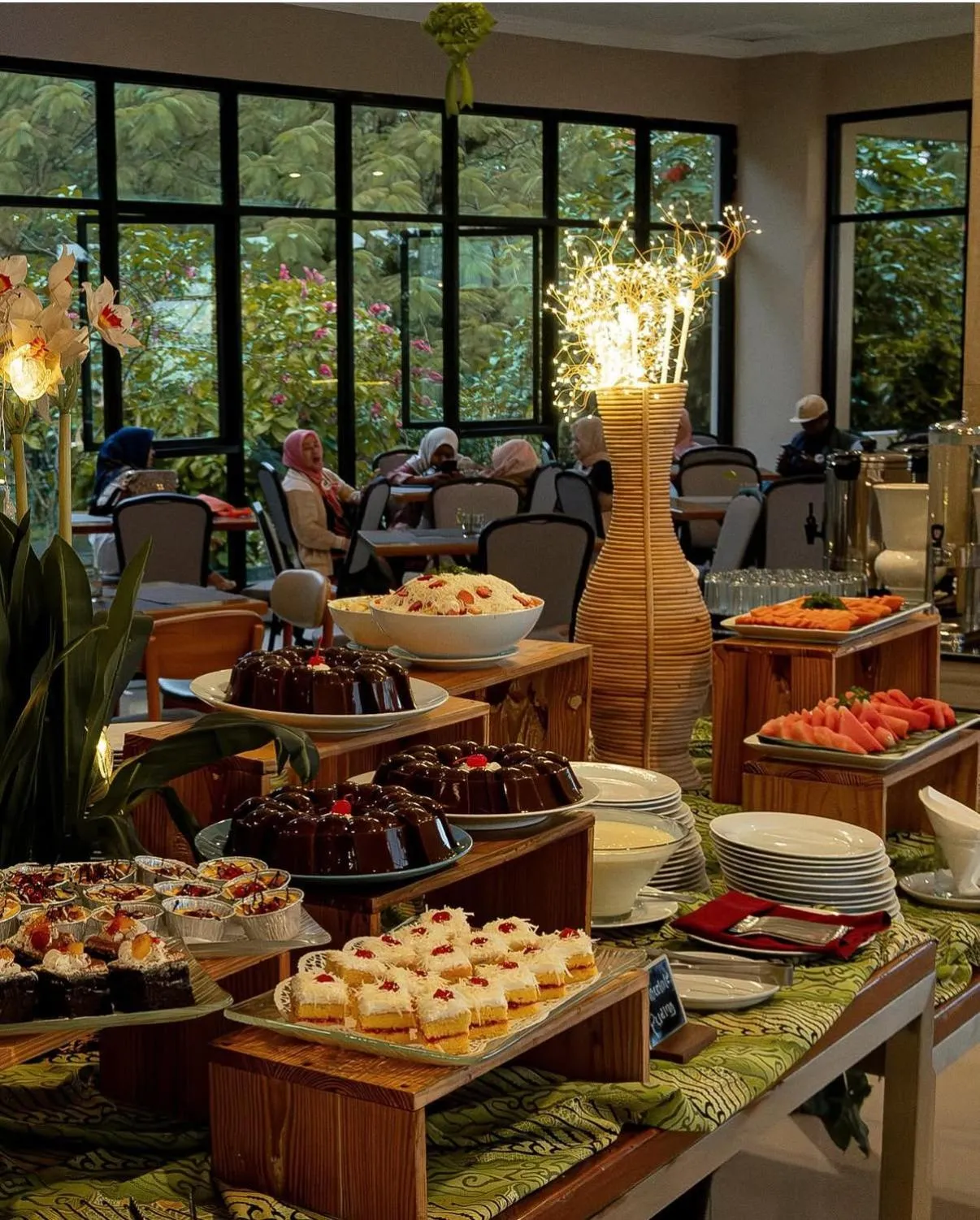 Buffet breakfast in The Green Peak, ARTOTEL Curated