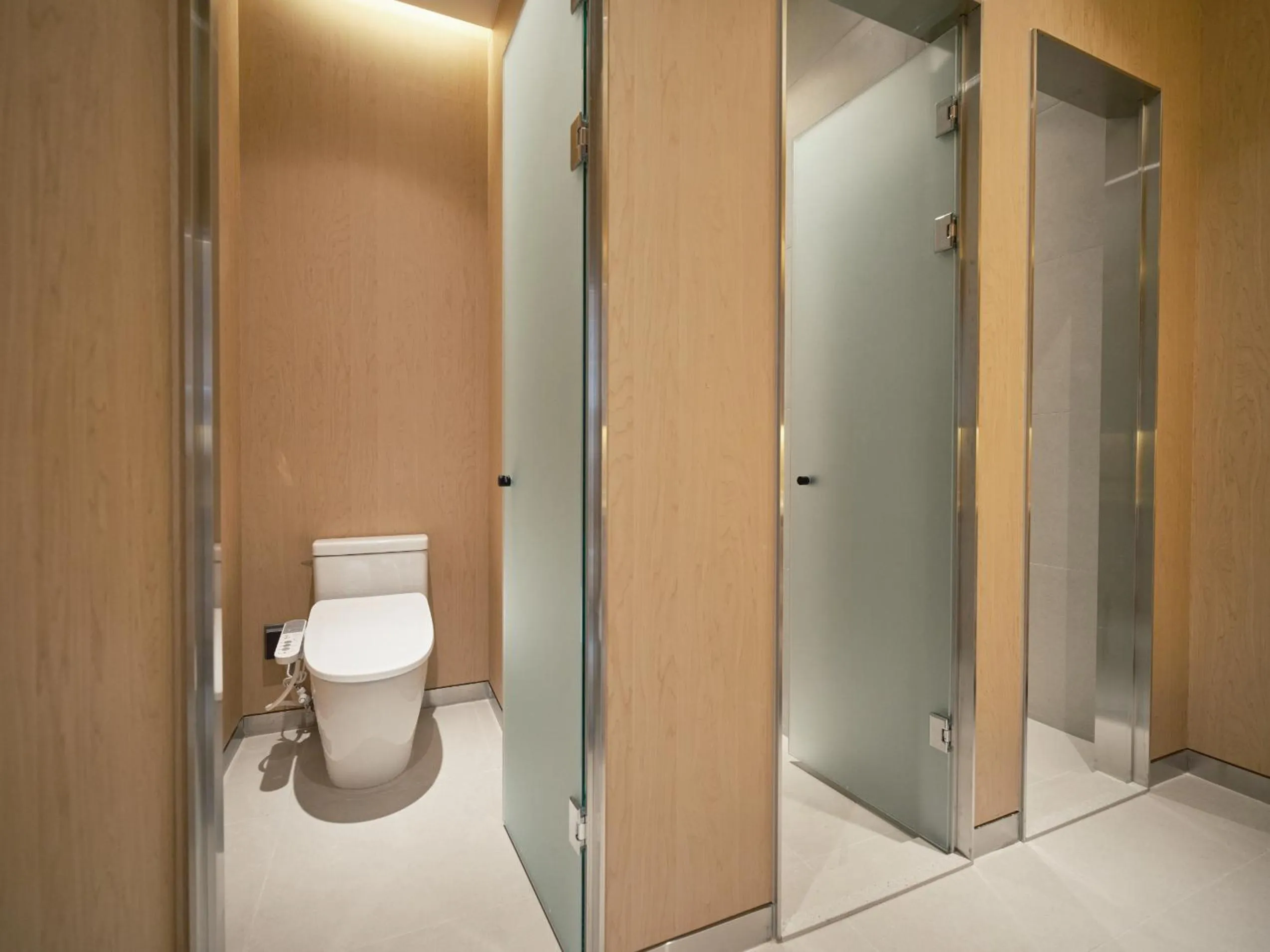 Shower in UH Suite The Haeundae