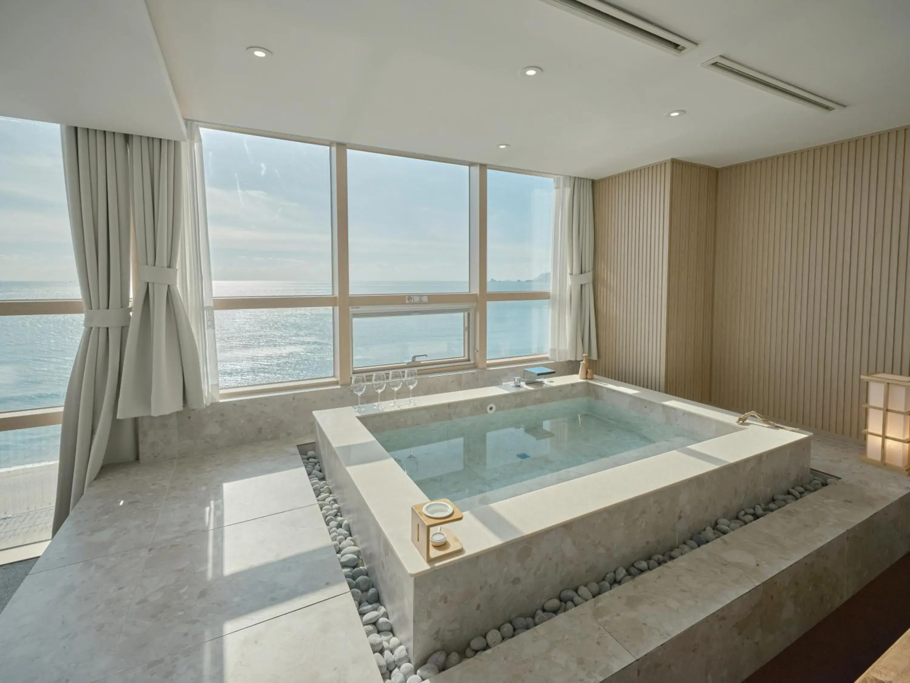 Spa and wellness centre/facilities in UH Suite The Haeundae Spa and wellness centre/facilities in UH Suite The Haeundae