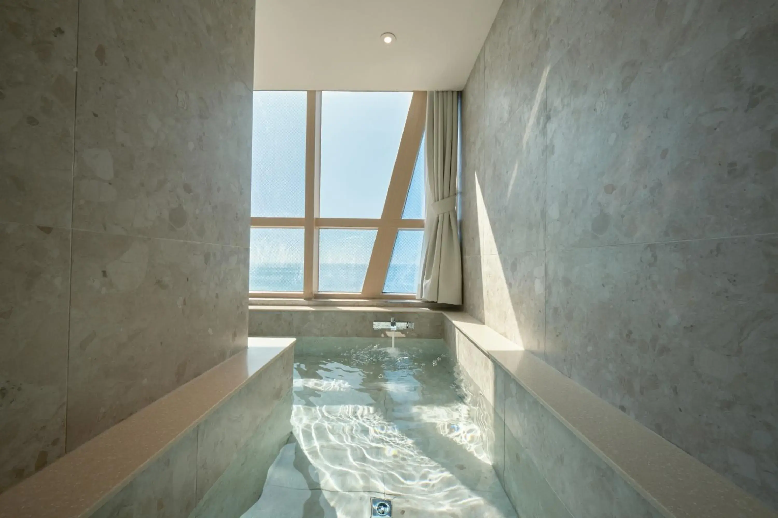 Spa and wellness centre/facilities in UH Suite The Haeundae Spa and wellness centre/facilities in UH Suite The Haeundae