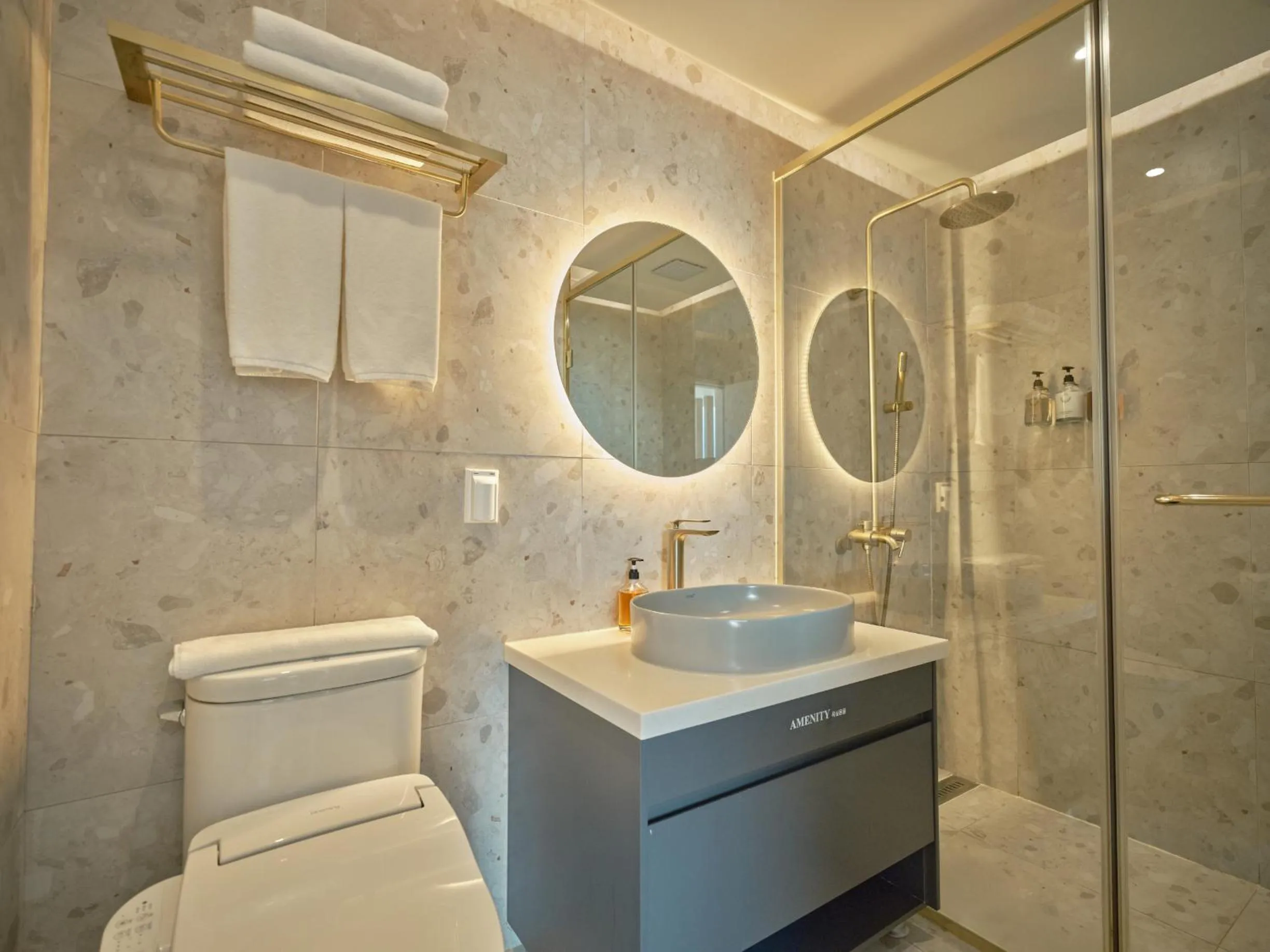 Shower in UH Suite The Haeundae