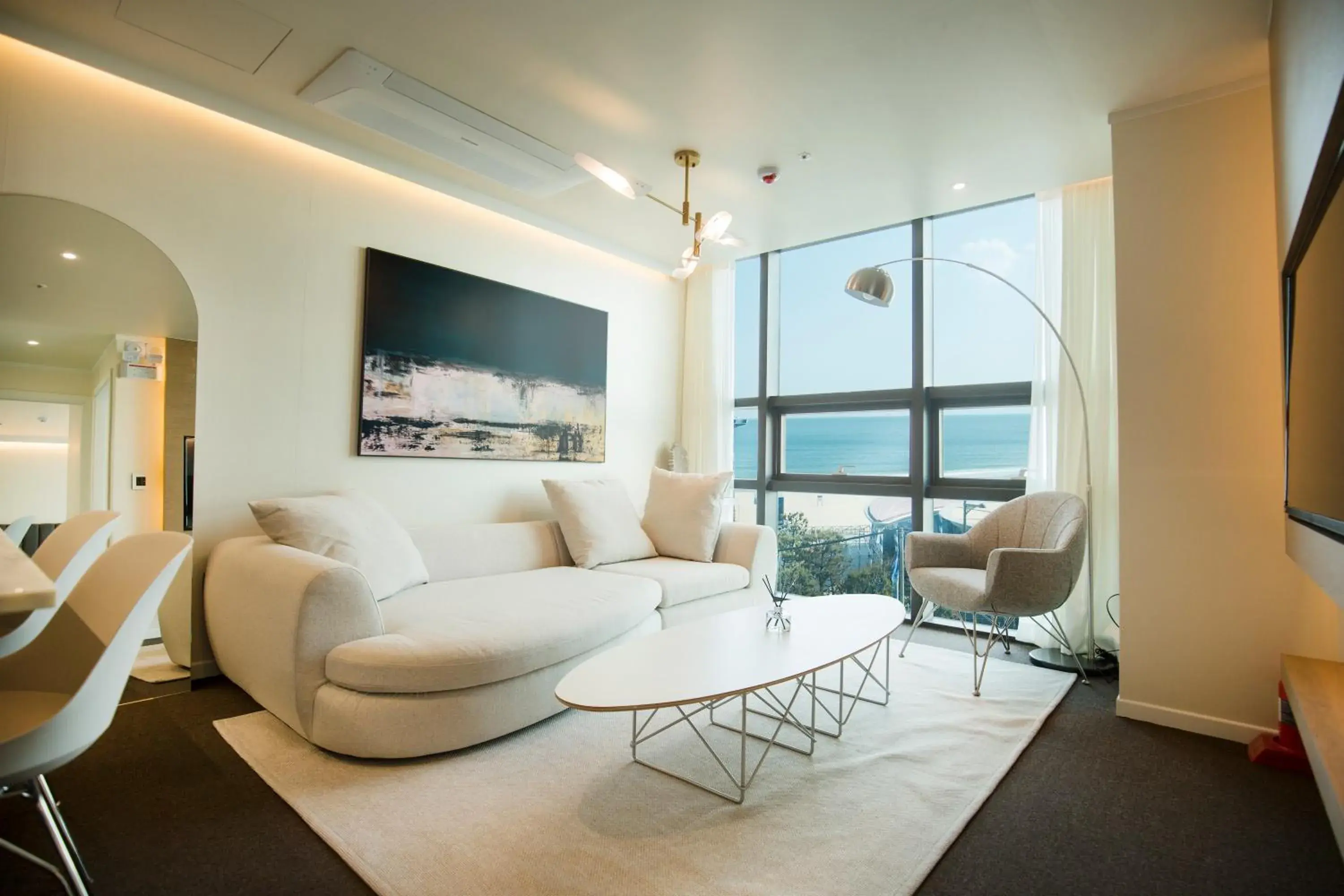 Living room in UH Suite The Haeundae Living room in UH Suite The Haeundae