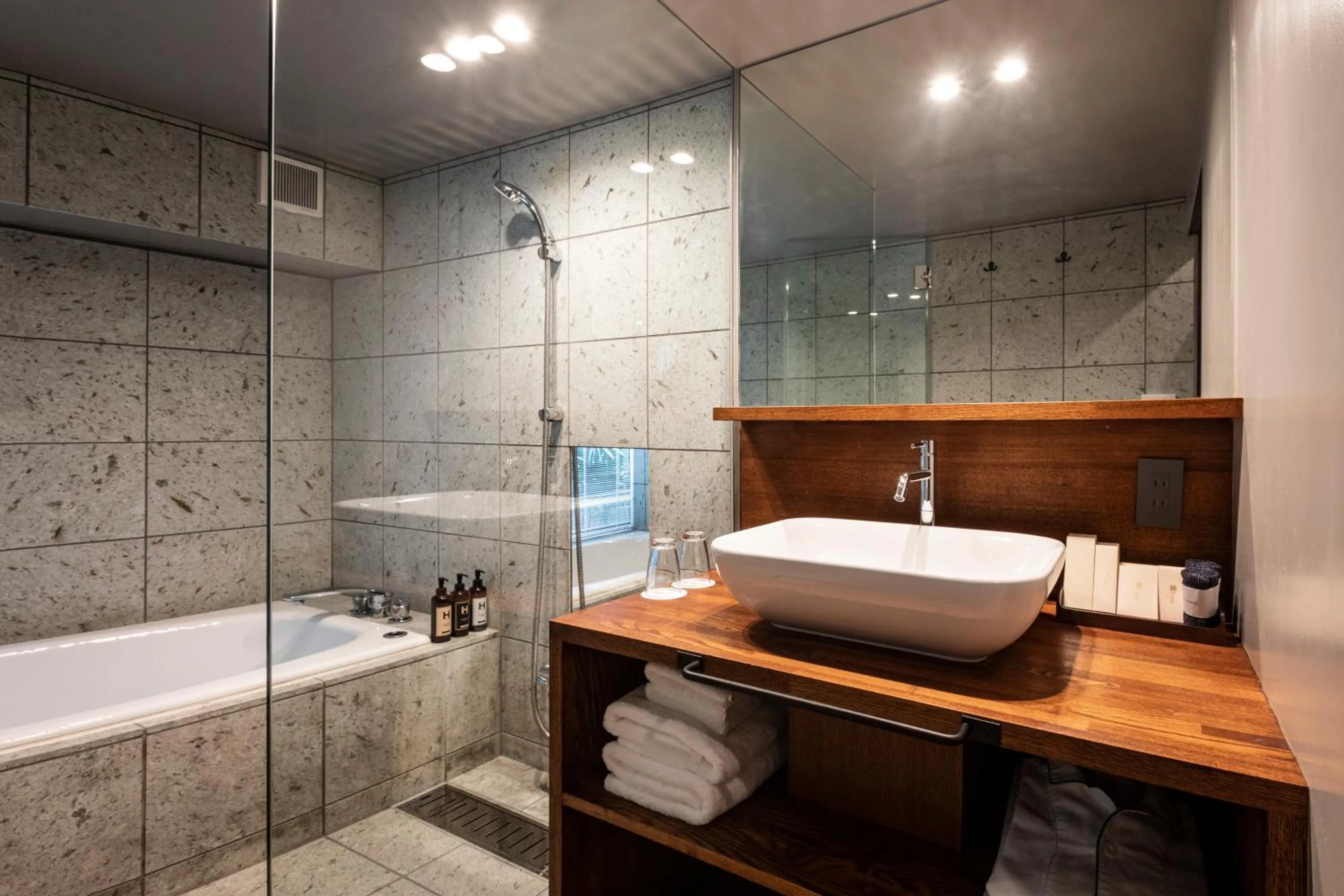 Shower in Rinn Shiki Juraku